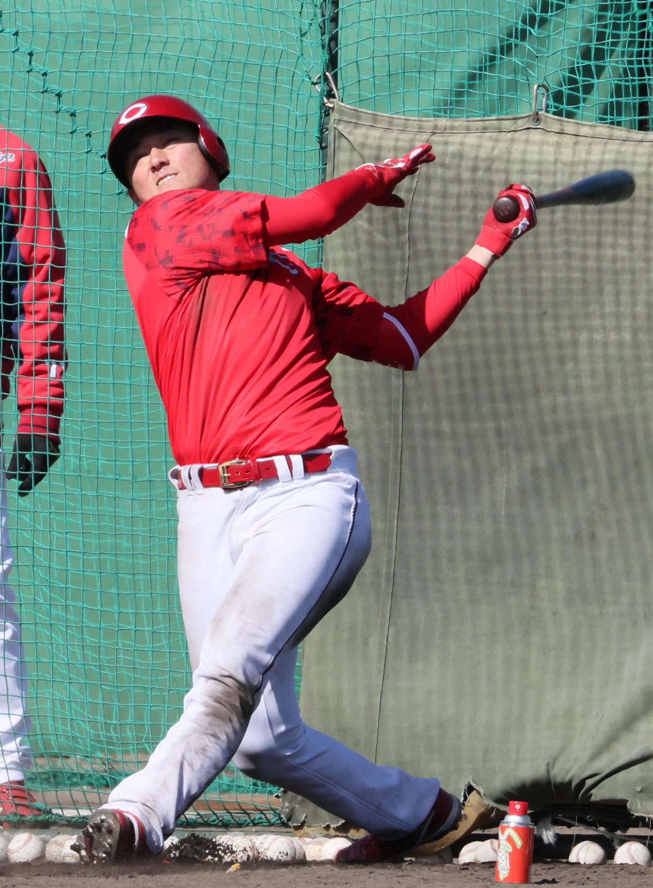 打撃練習をするドラフト1位の佐々木（撮影・加藤孝規）
