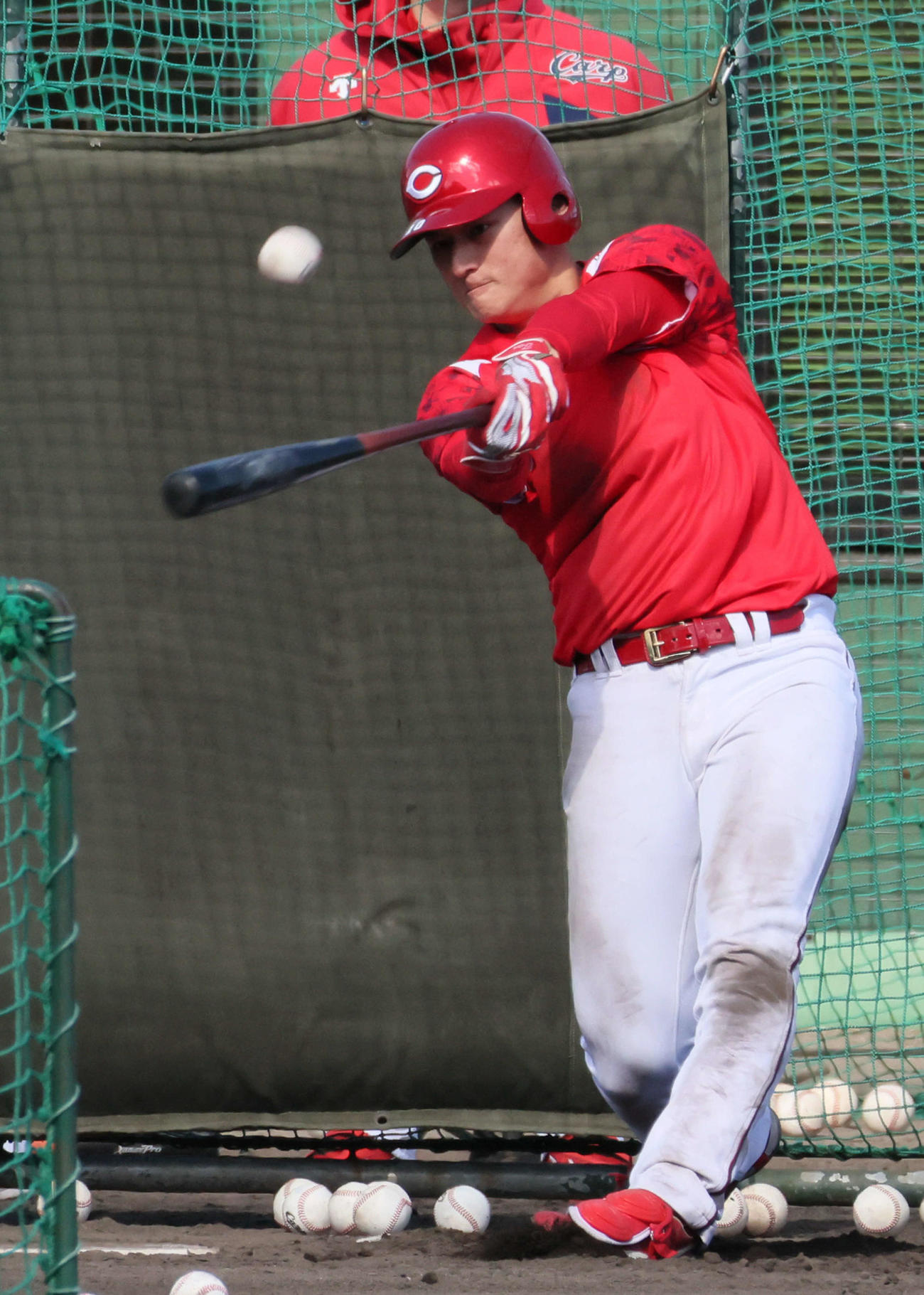 打撃練習をするドラフト1位の佐々木（撮影・加藤孝規）