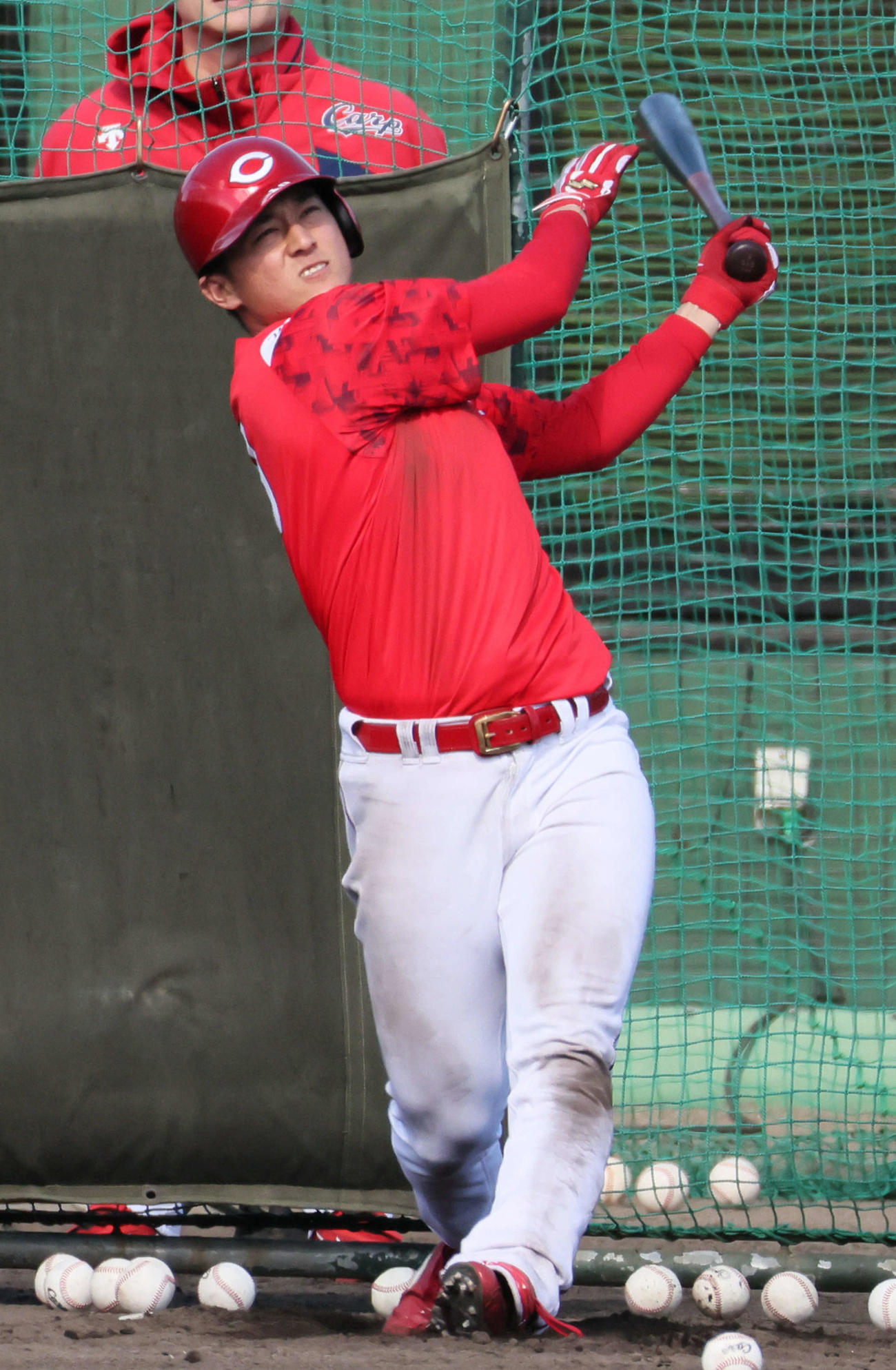 打撃練習をするドラフト1位の佐々木（撮影・加藤孝規）
