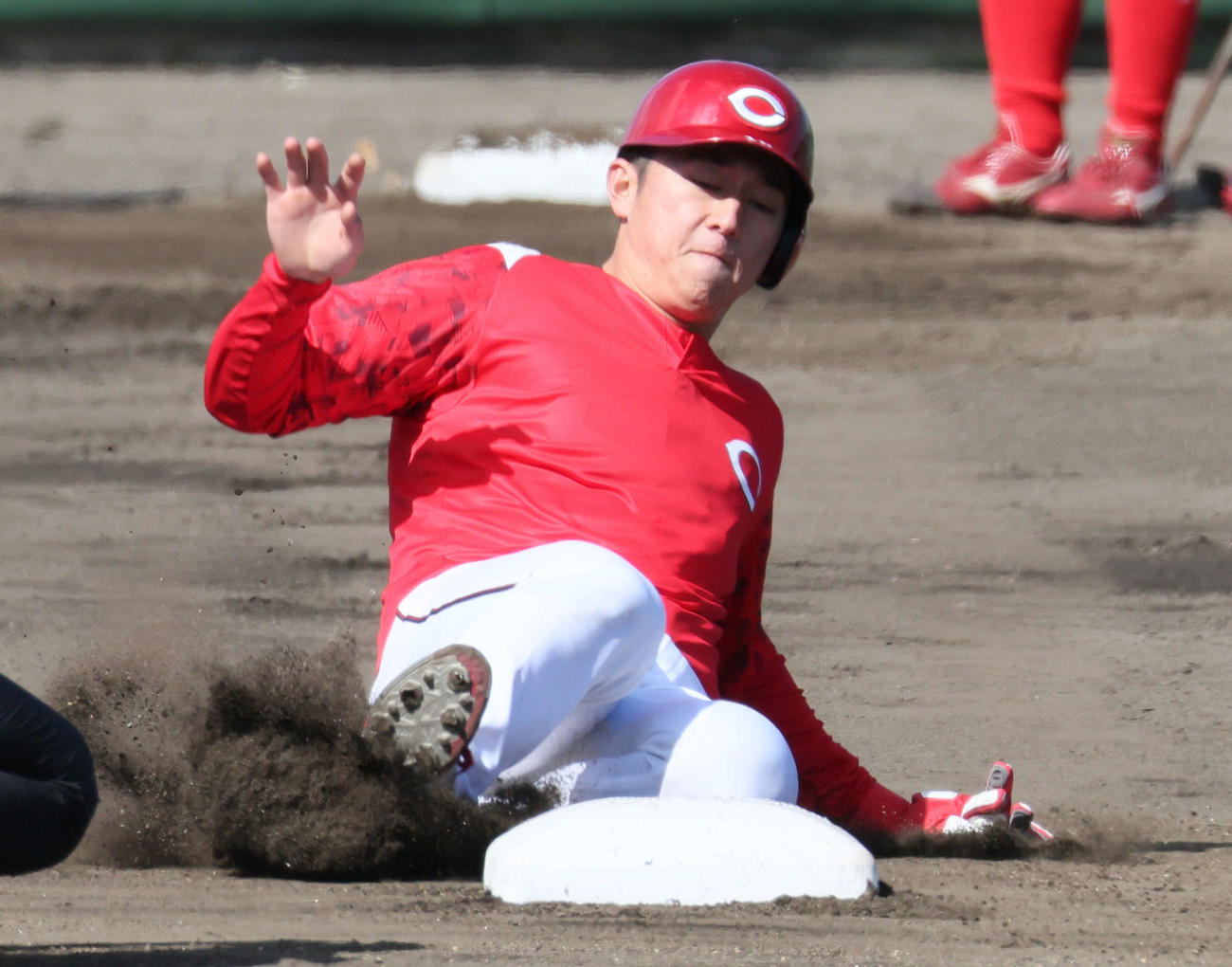 走塁練習をするドラフト1位の佐々木（撮影・加藤孝規）
