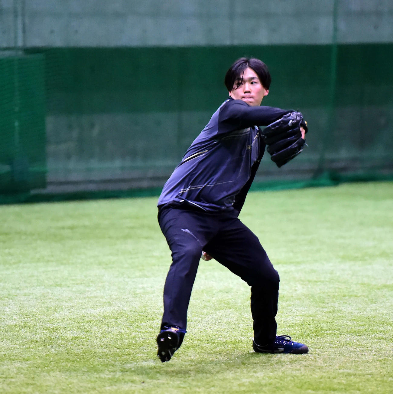 1月30日、自主トレでキャッチボールをするオイシックス高田