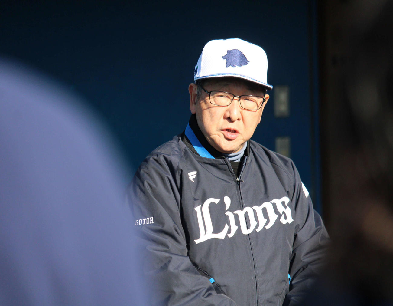南郷キャンプで選手たちに訓示を行った西武後藤オーナー（撮影・金子真仁）