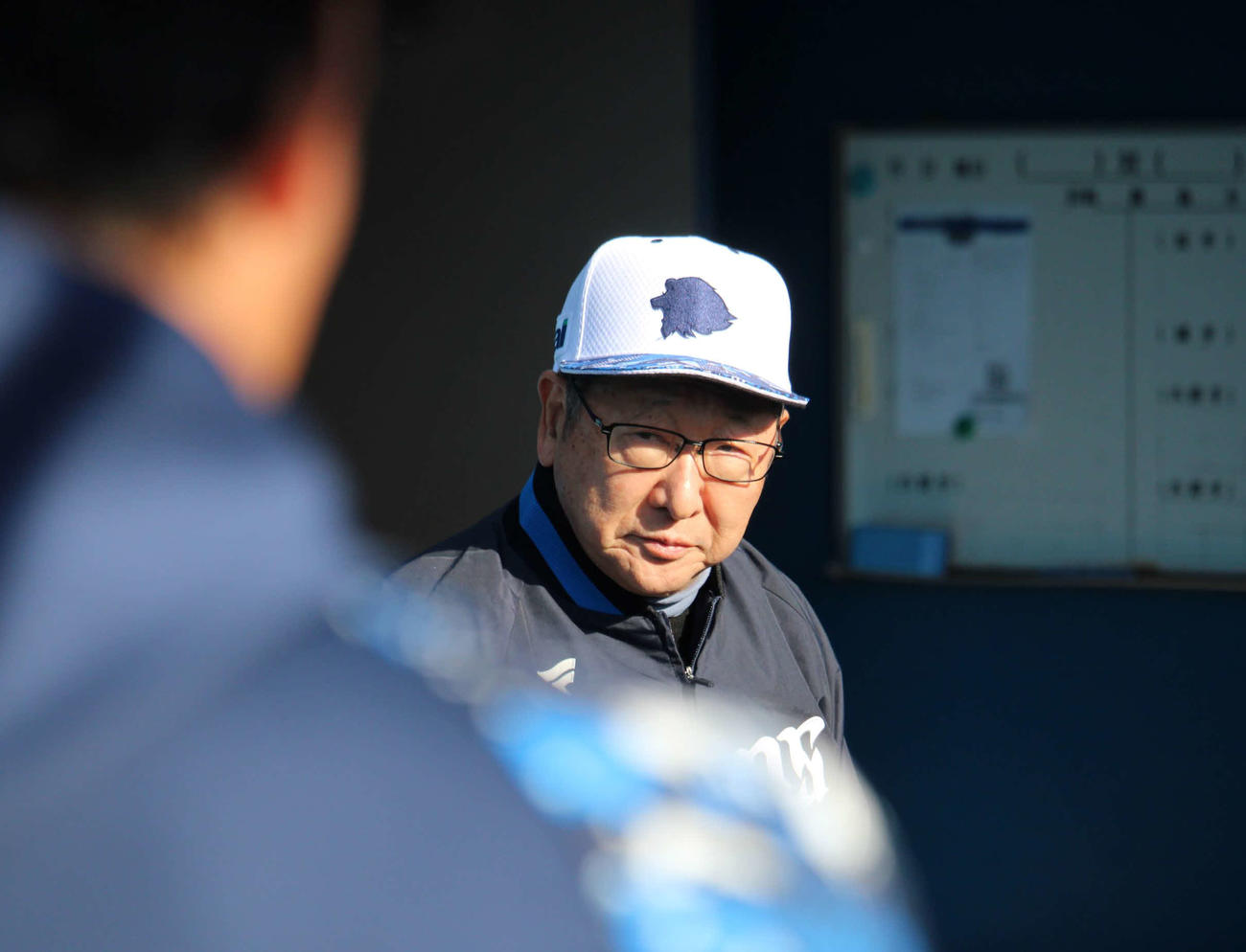 選手たちに訓示を行った西武後藤オーナー（撮影・金子真仁）