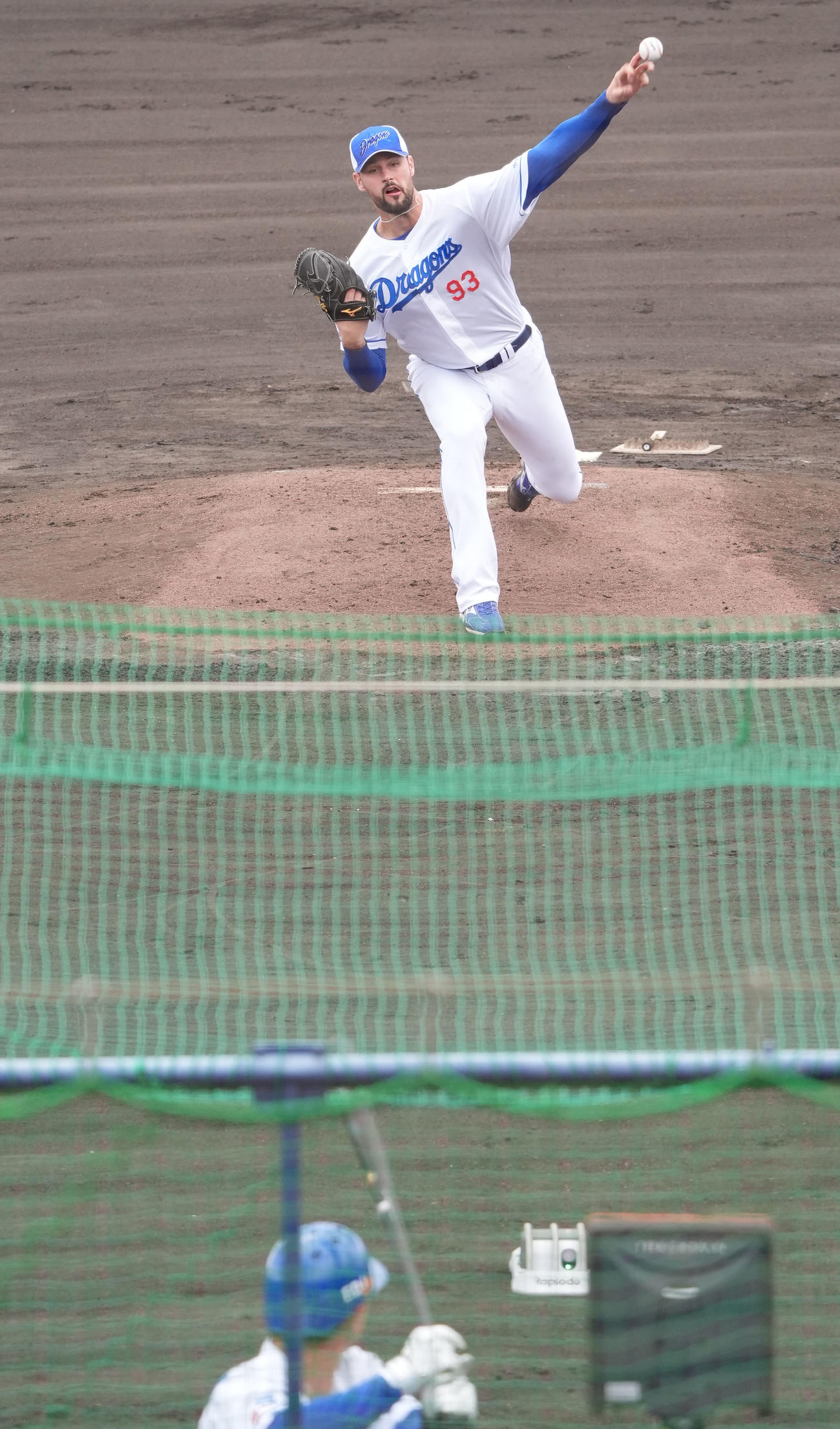 打撃投手に登板するマラー（撮影・森本幸一）