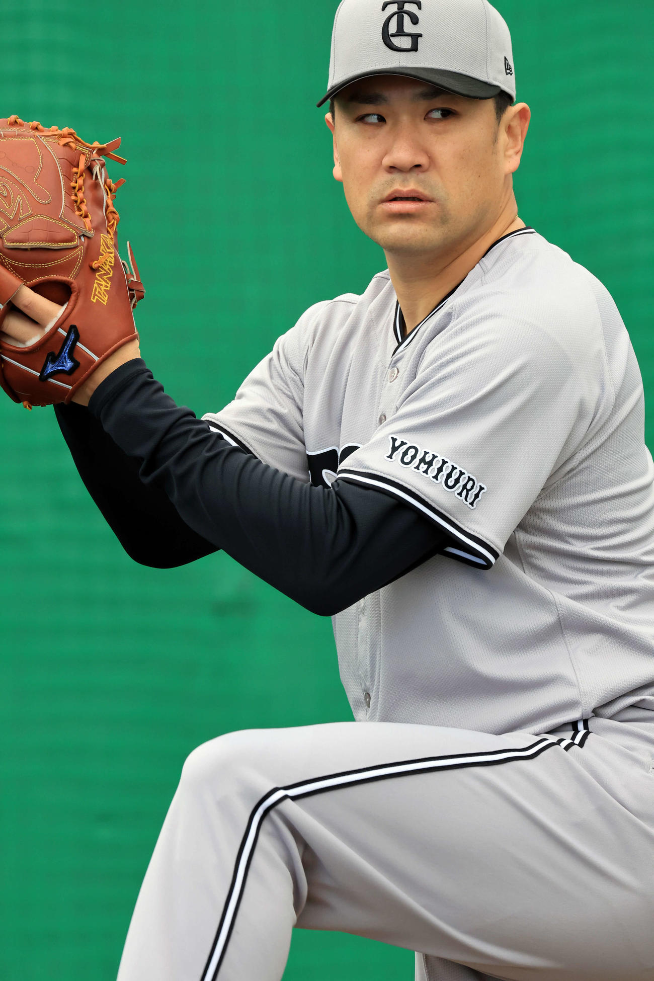 キャンプ8日目、ブルペン投球する巨人田中将大（撮影・浅見桂子）