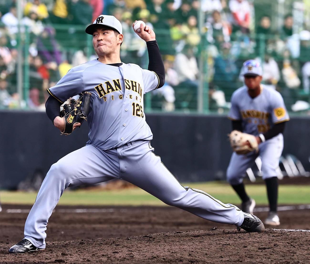 紅白戦　紅組4番手の伊藤稜（撮影・上田博志）