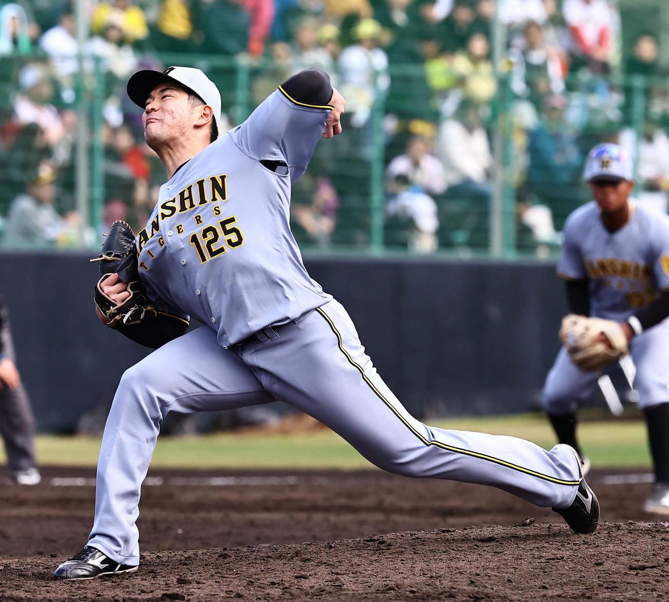 紅白戦　紅組4番手の伊藤稜（撮影・上田博志）