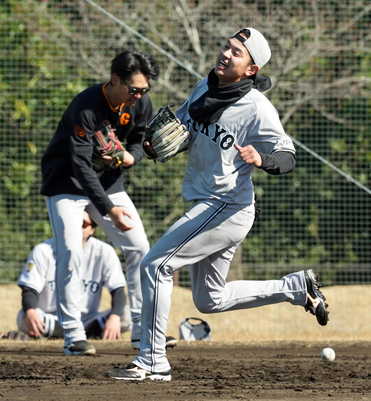ノックを受ける巨人石川（撮影・たえ見朱実）