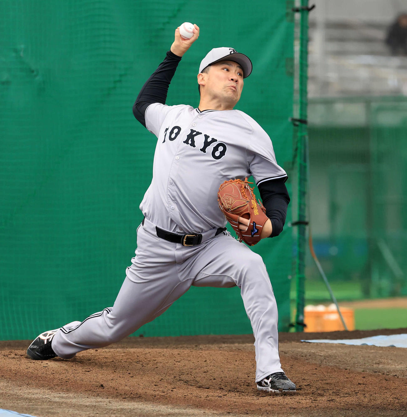 キャンプ8日目、ブルペン投球する巨人田中将（撮影・浅見桂子）