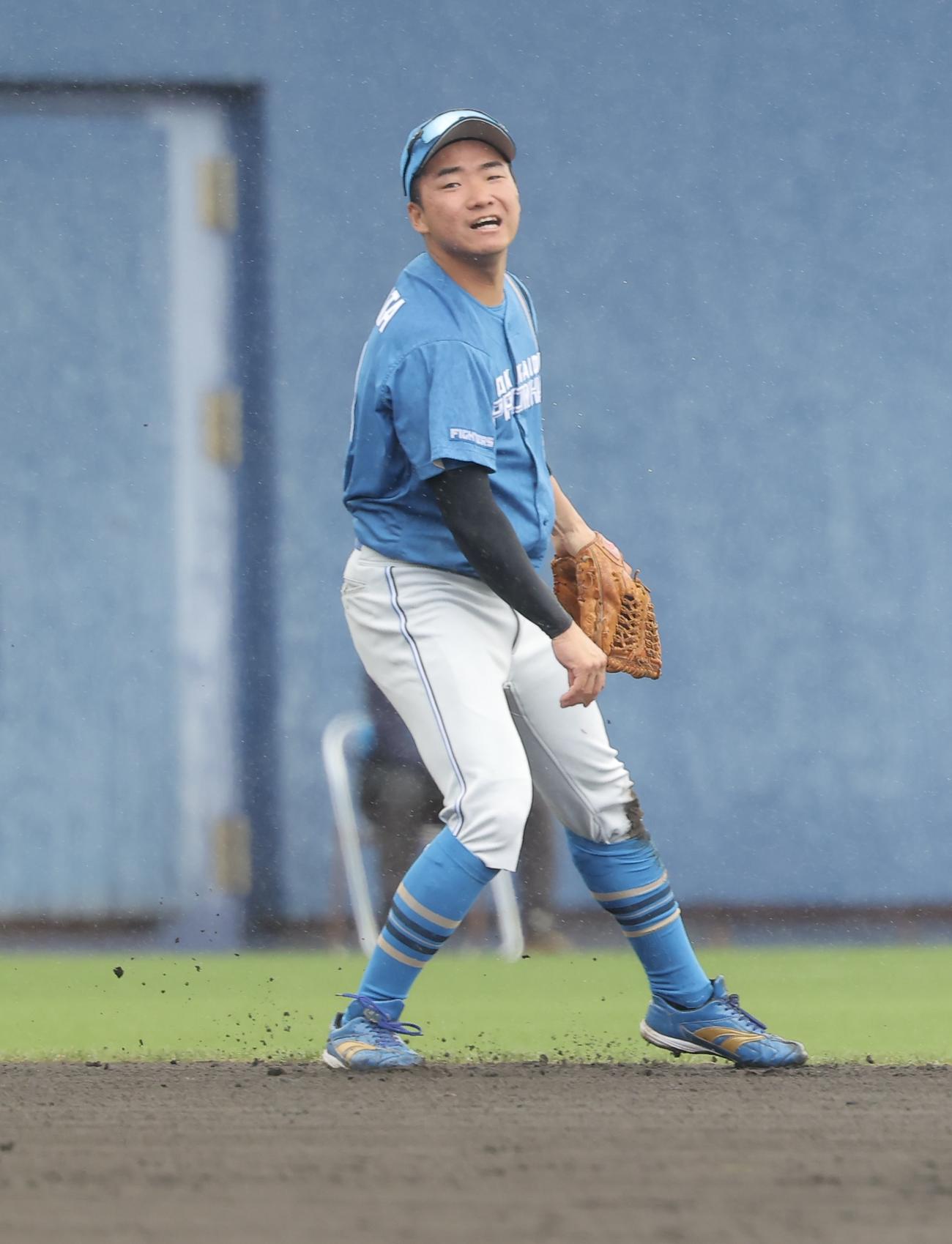 紅白戦　2回裏、上川畑を好守で抑えた山県（撮影・河田真司）