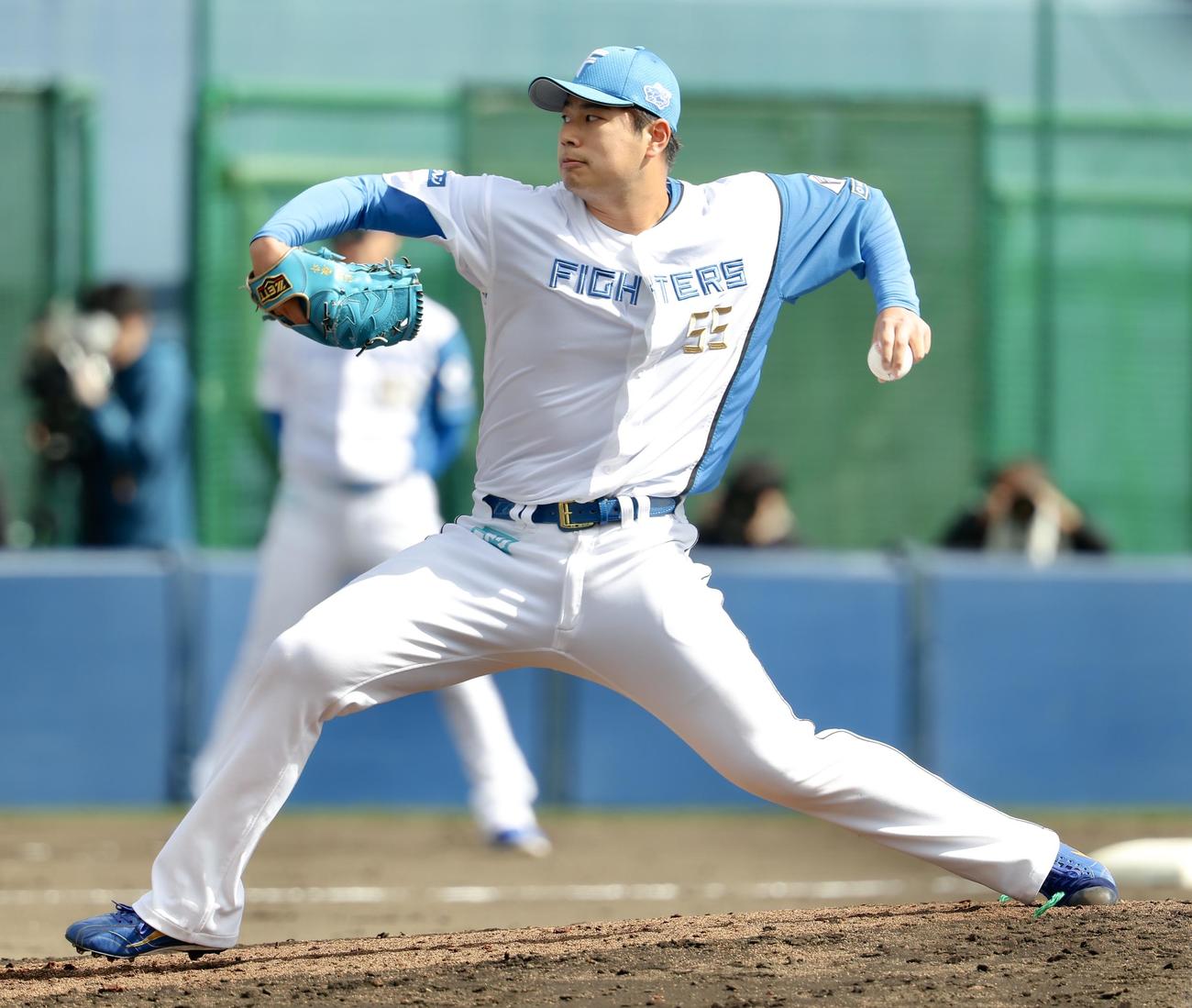 紅白戦　5回表、力投する日本ハム松浦慶斗（2025年2月7日撮影）