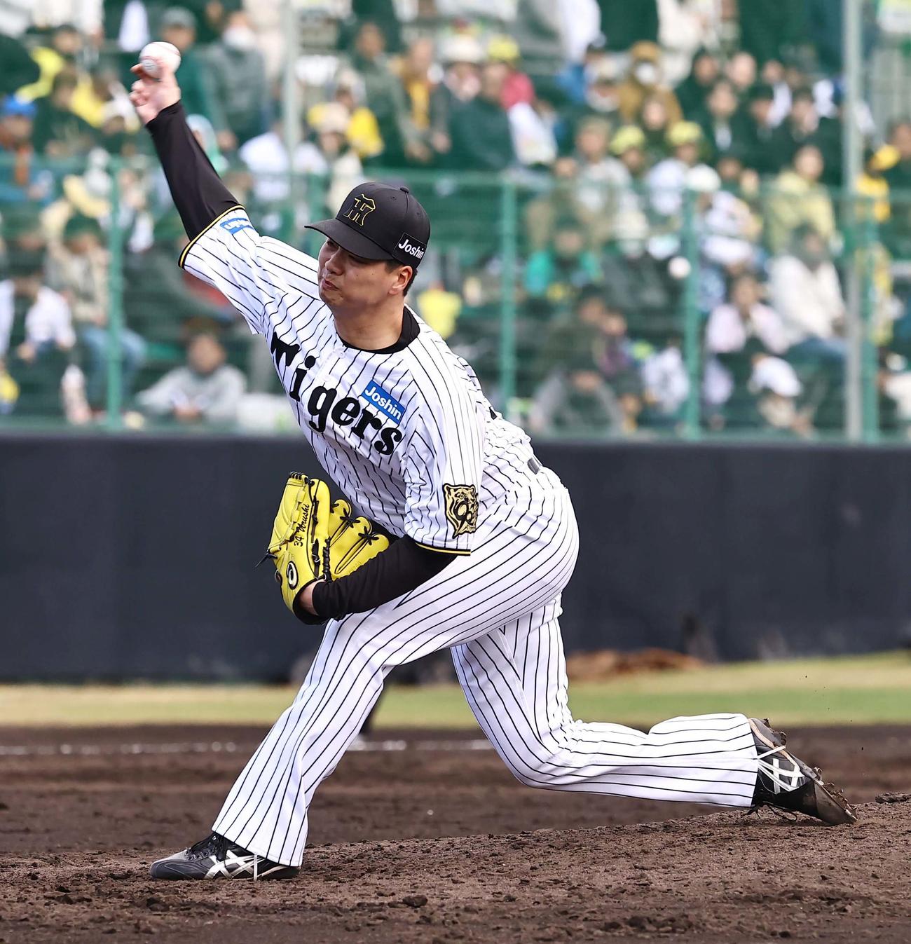 紅白戦　白組4番手の漆原（撮影・上田博志）