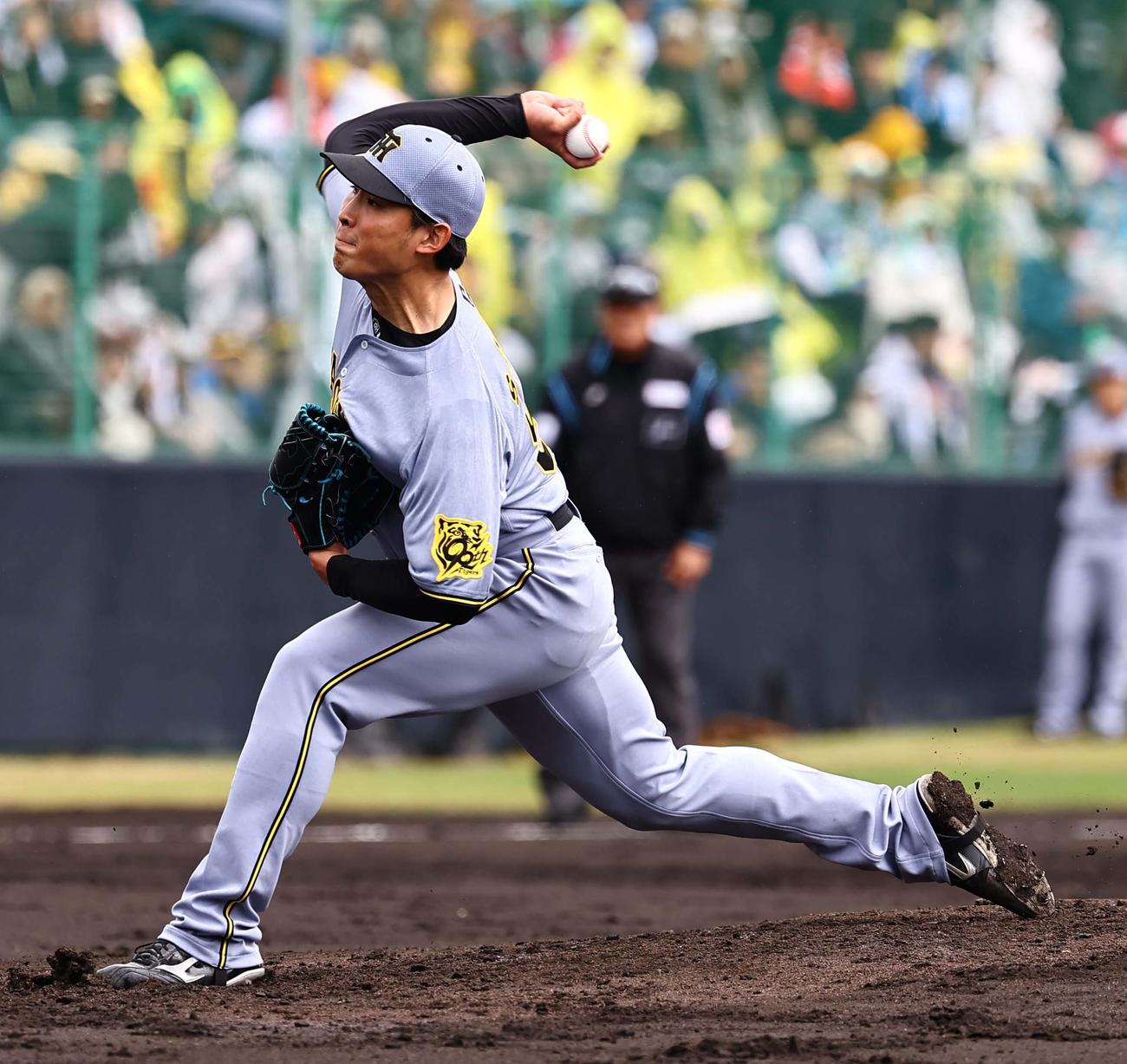 紅白戦　紅組2番手の佐藤蓮（撮影・上田博志）