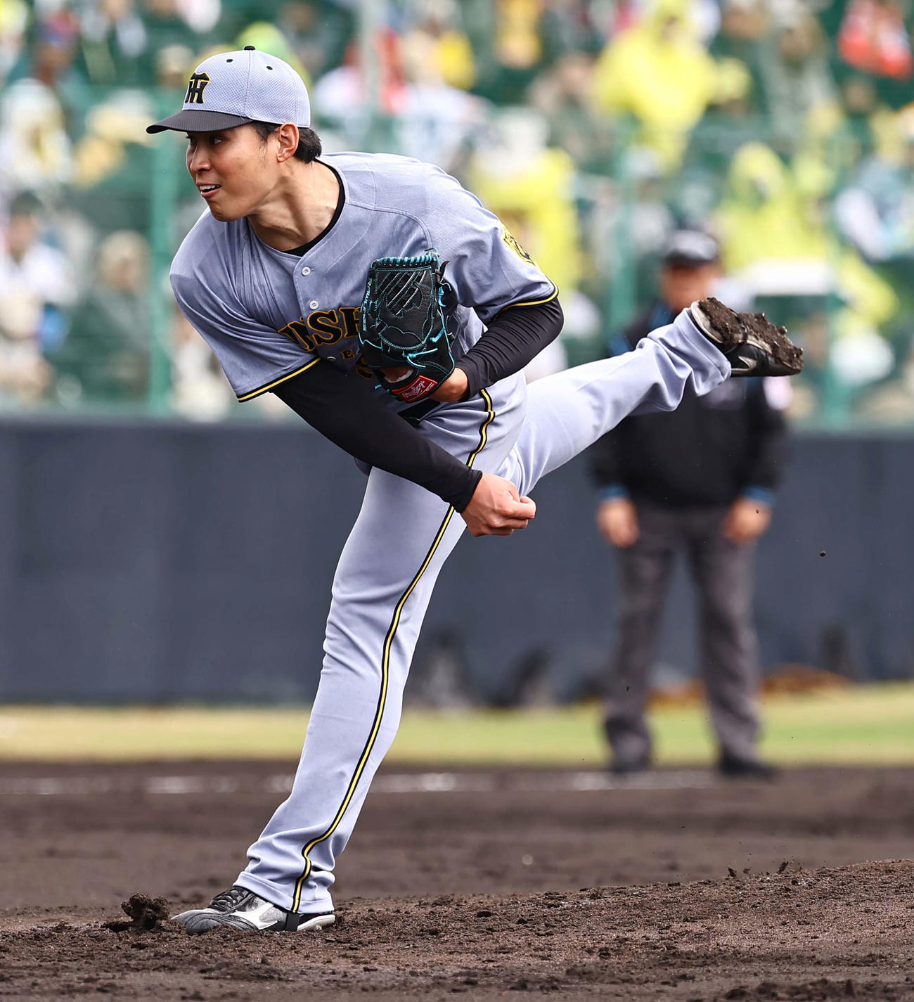 紅白戦　紅組2番手の佐藤蓮（撮影・上田博志）