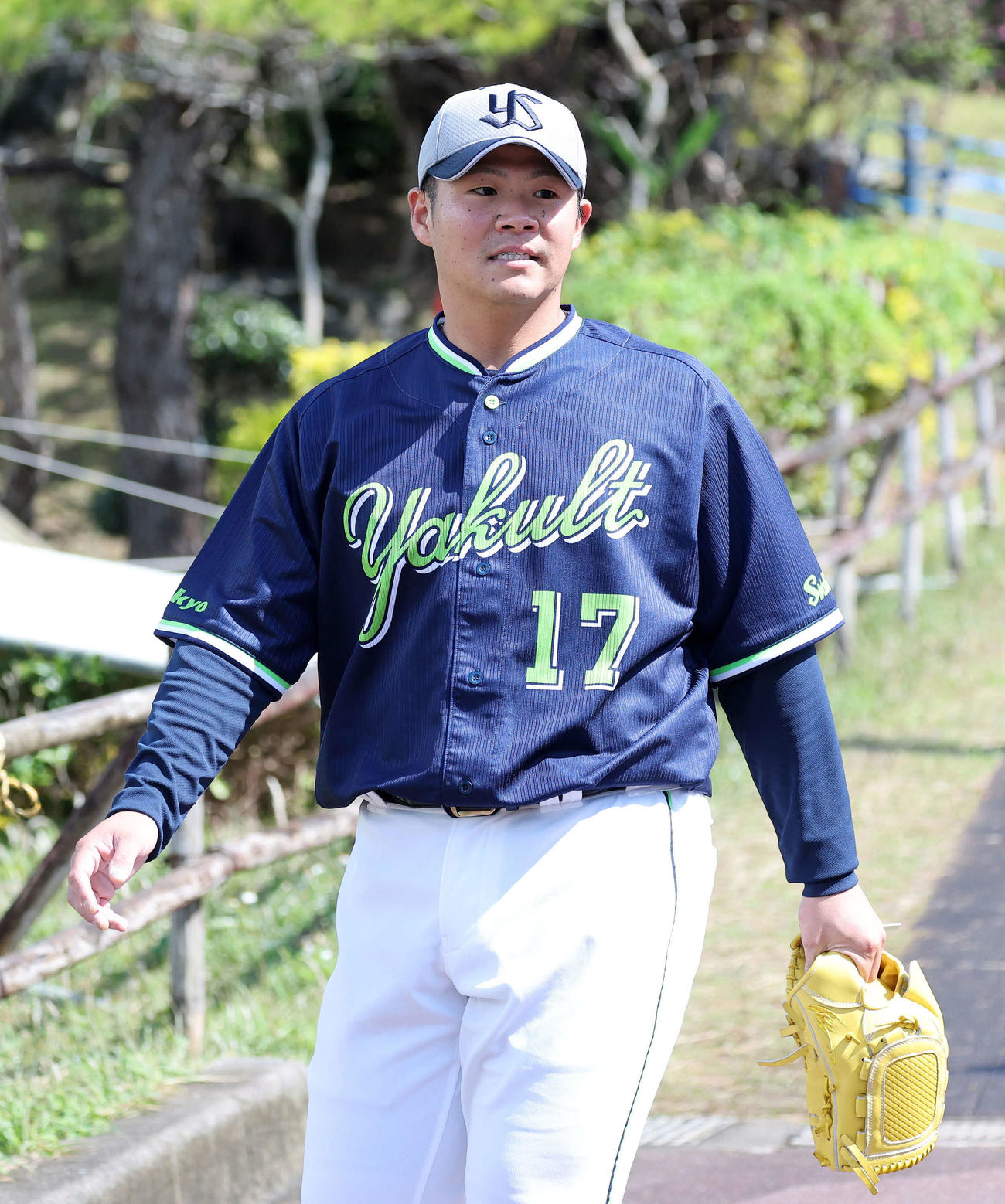 ライブBPを終え引き揚げるヤクルト清水（撮影・鈴木正人）