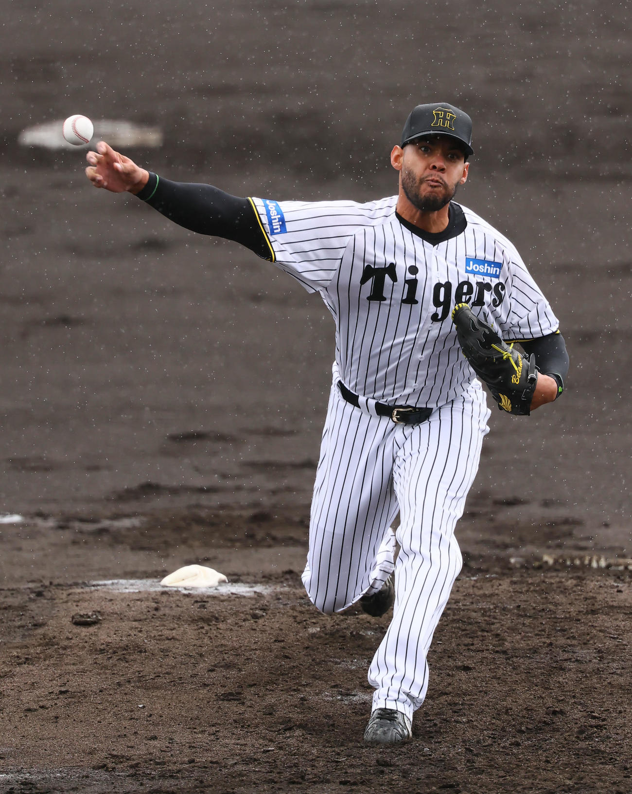 紅白戦　紅白戦　2回、2番手で登板した白組ベタンセス（撮影・藤尾明華）