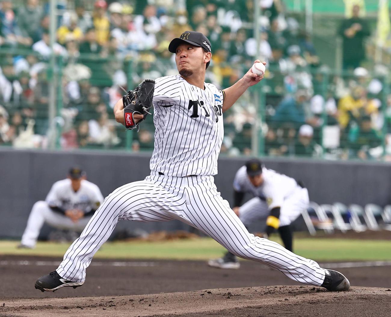 紅白戦　白組先発の伊藤将（撮影・上田博志）