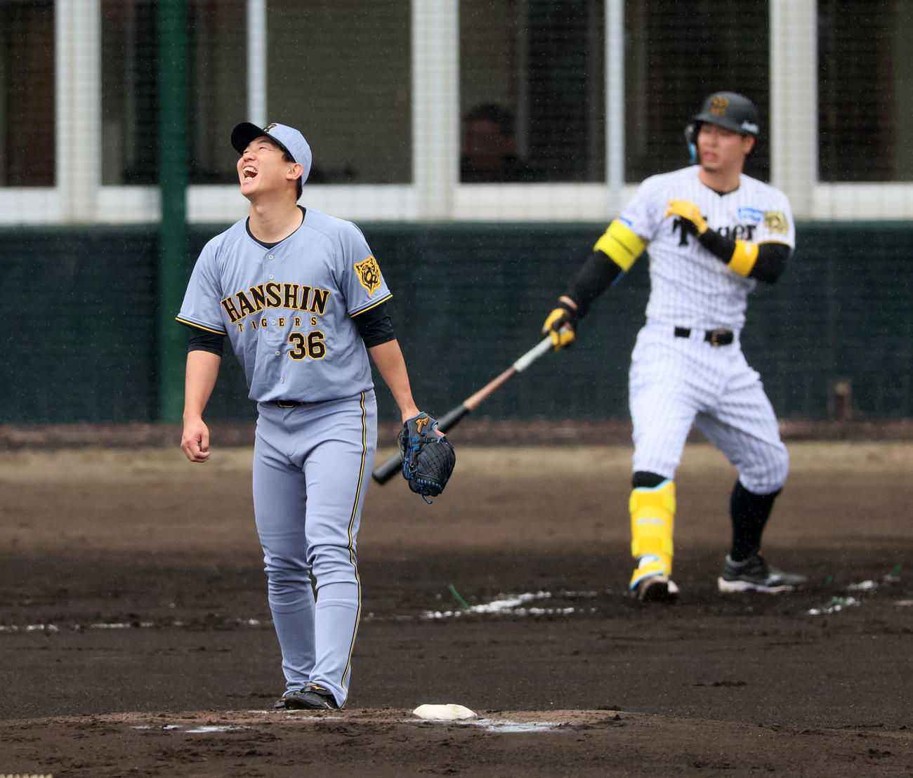 紅白戦　1回裏白組1死一塁、畠は佐藤輝に右越え2点本塁打を浴びる（撮影・加藤哉）