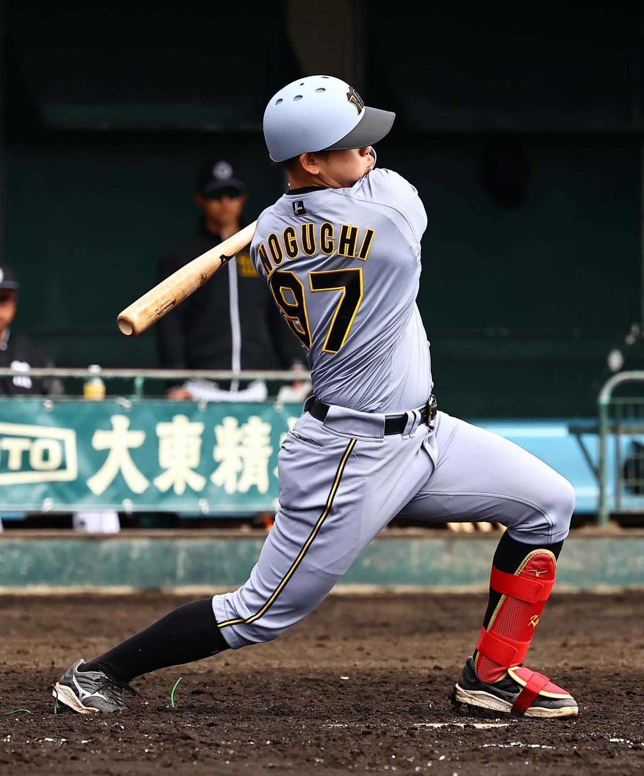 紅白戦　3回表紅組2死三塁、野口は左前適時打を放つ（撮影・上田博志）