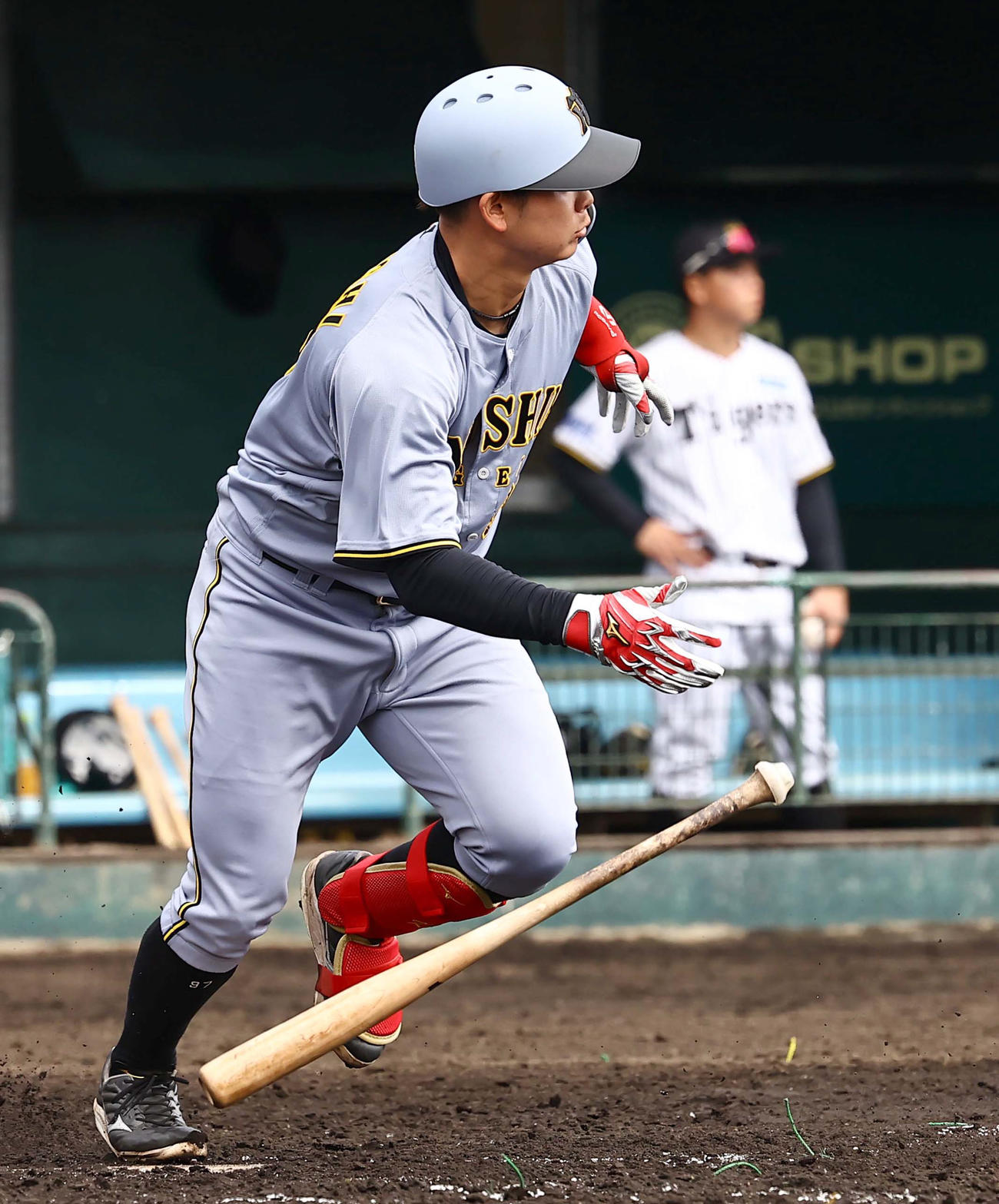紅白戦　3回表紅組2死三塁、野口は左前適時打を放つ（撮影・上田博志）