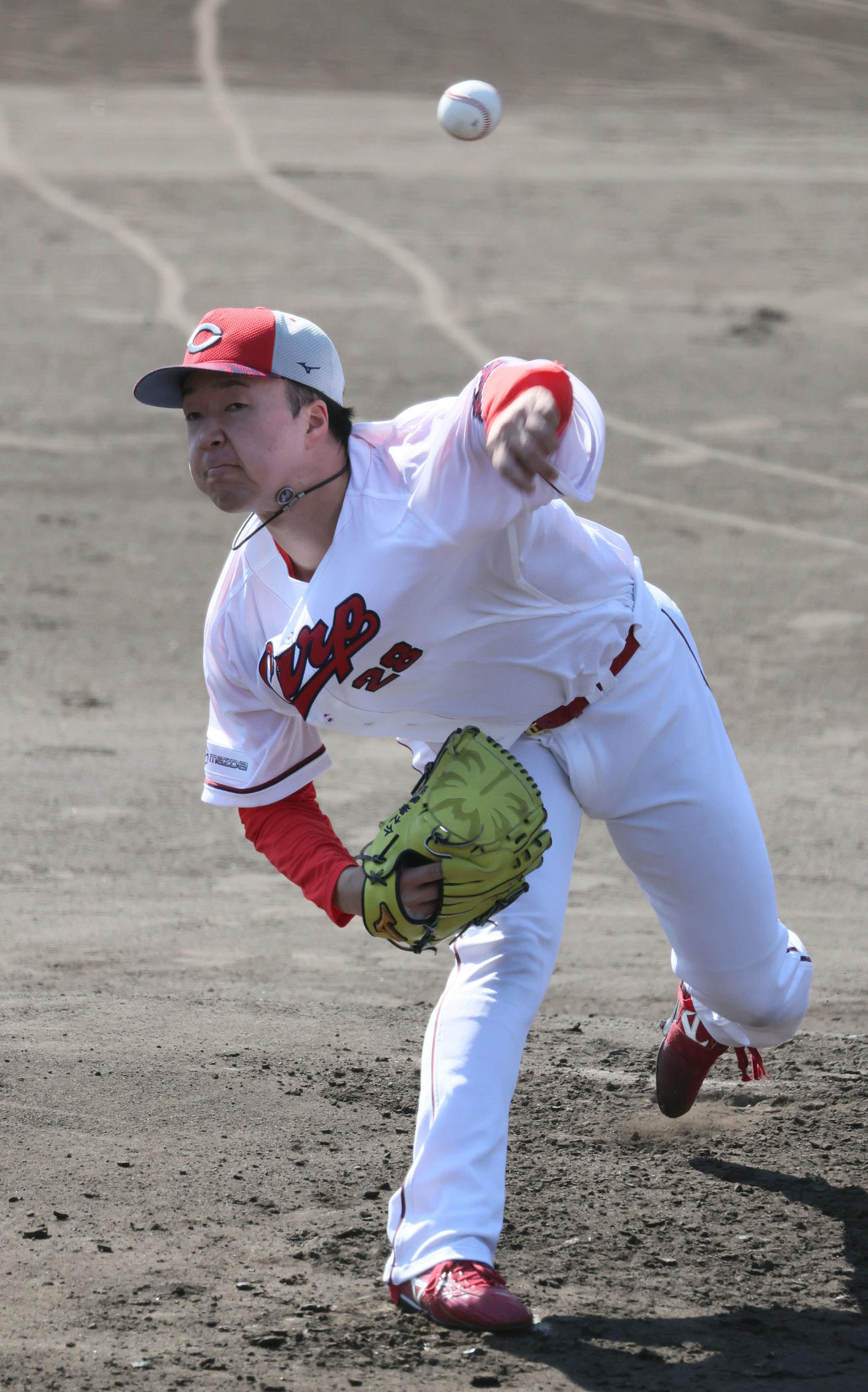 シート打撃に登板した広島ドラフト2位の佐藤柳（撮影・加藤孝規）