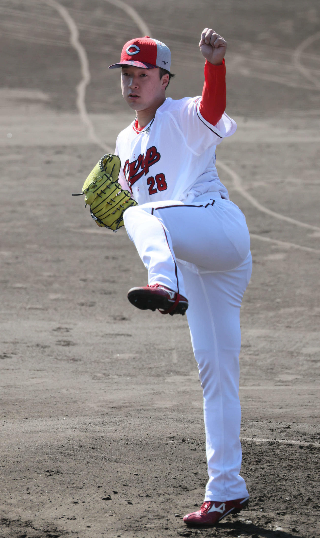 シート打撃に登板した広島ドラフト2位の佐藤柳（撮影・加藤孝規）