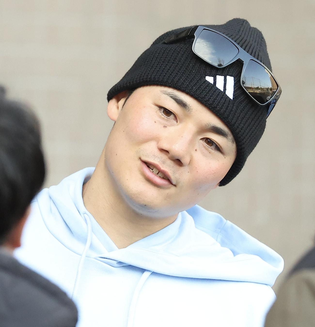 記者の質問に答える日本ハム清宮幸（撮影・河田真司）