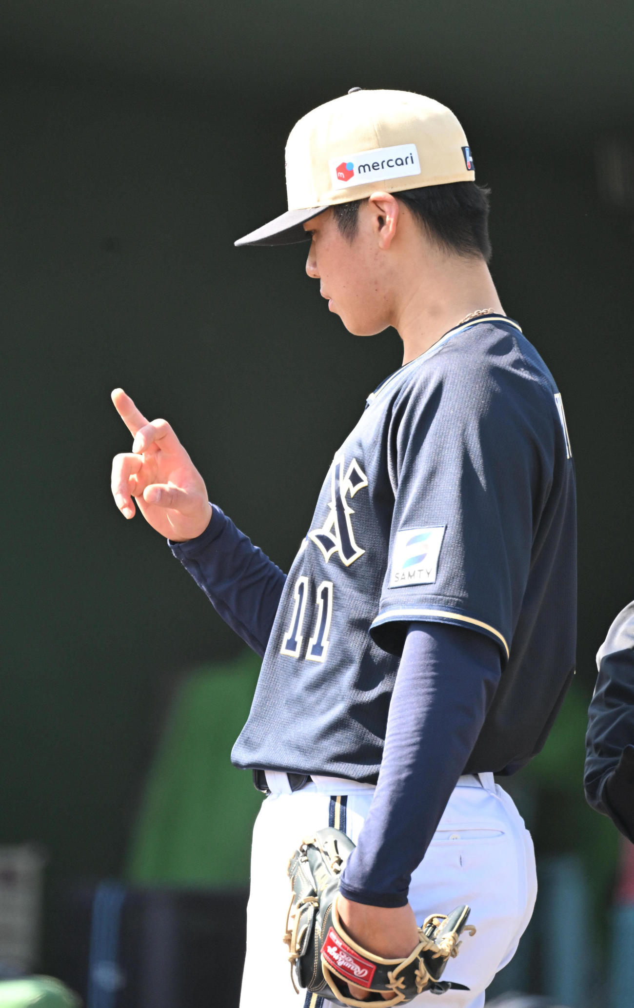 打撃投手で登板し右手中指を負傷したオリックス山下（撮影・和賀正仁）