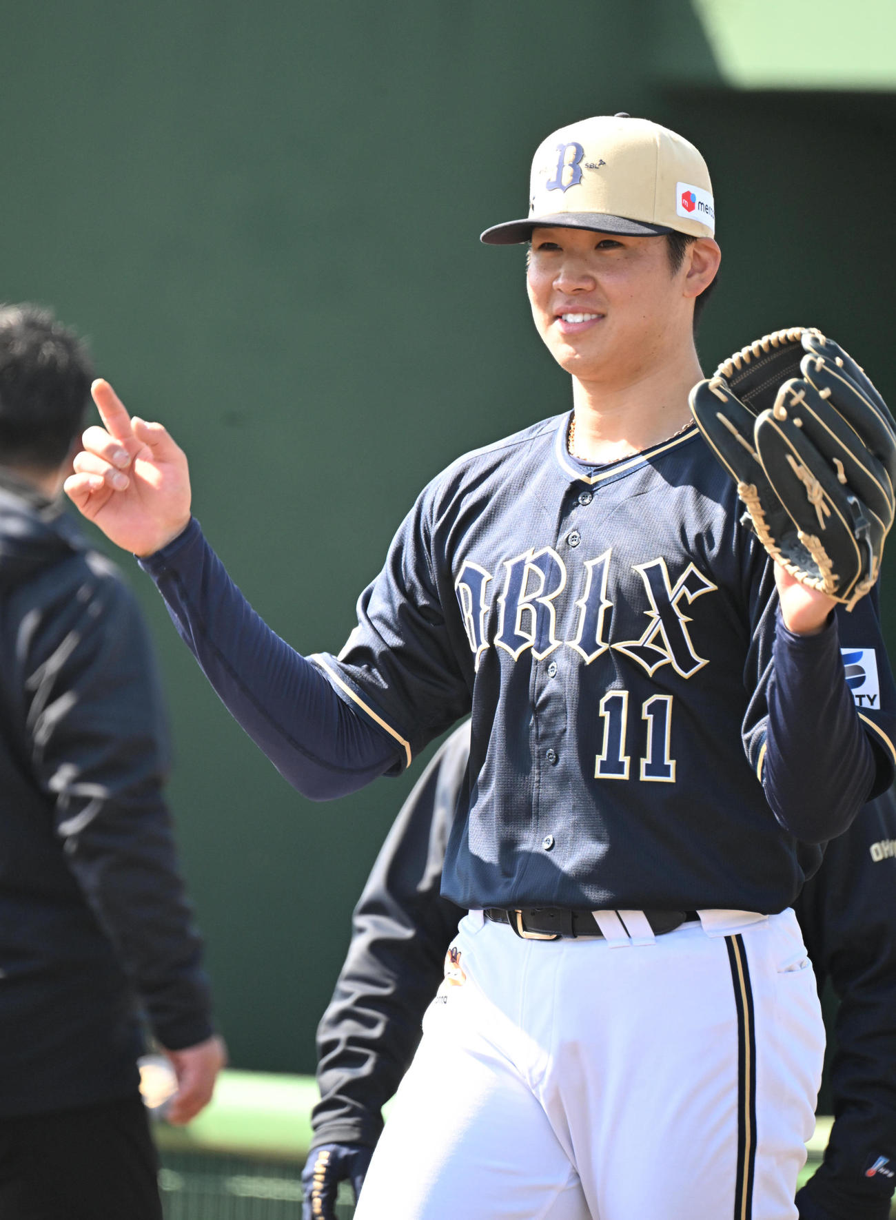 打撃投手で登板し右手中指を負傷したオリックス山下（撮影・和賀正仁）