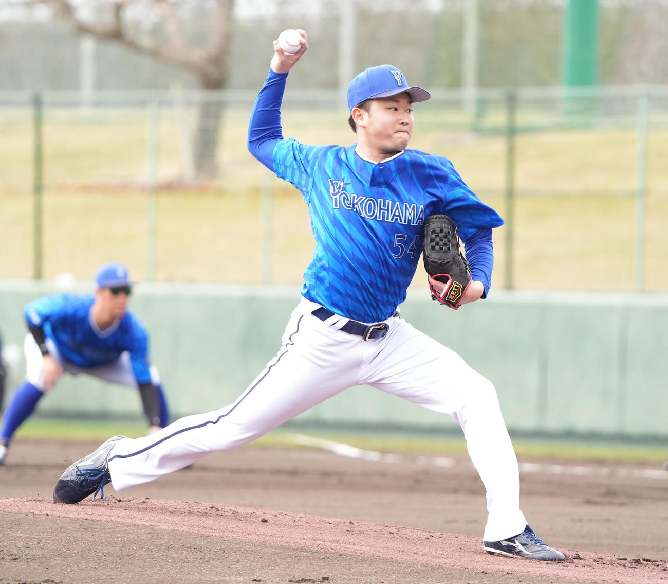 中日対DeNA 1回裏、登板するDeNA先発の石田裕（撮影・森本幸一）