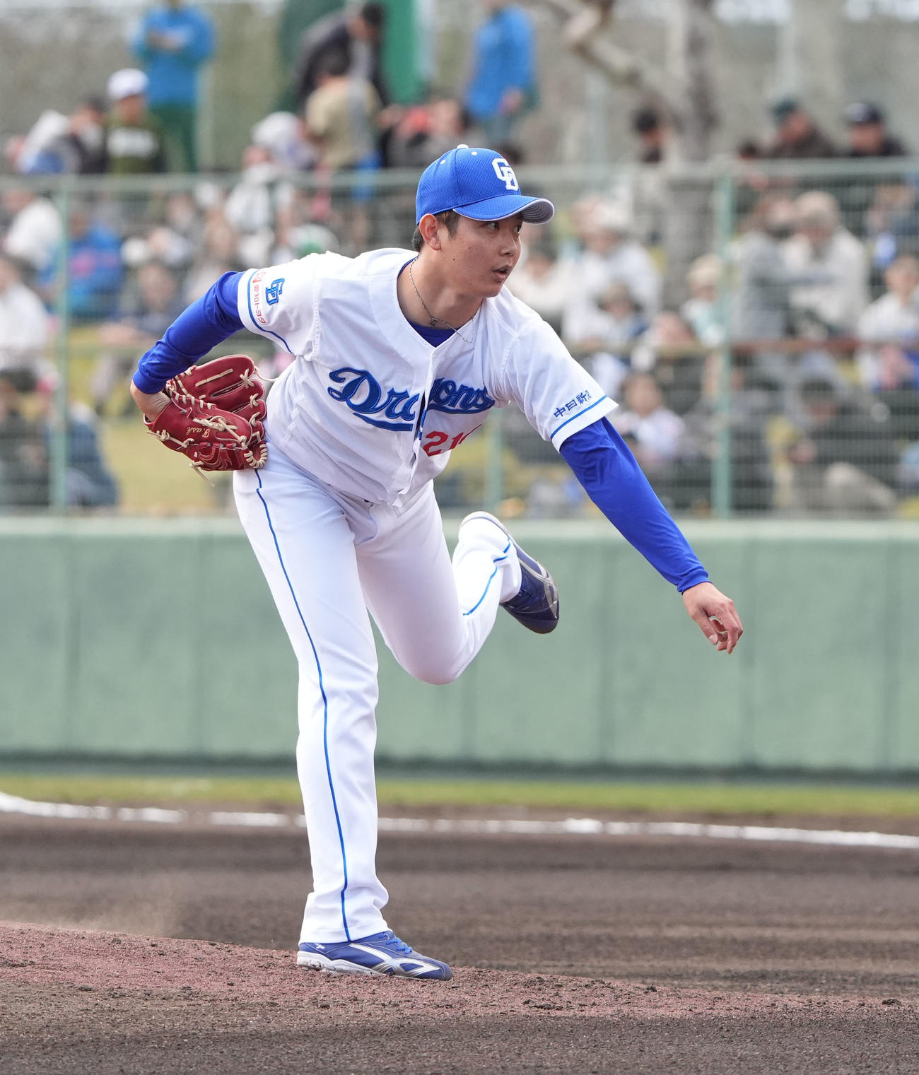 中日対DeNA 6回表、中日3番手で登板する岡田（撮影・森本幸一）