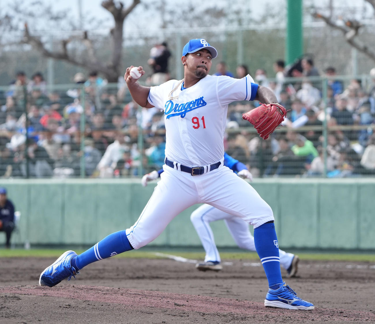 中日対DeNA 4回表、中日2番手で登板するメヒア（撮影・森本幸一）