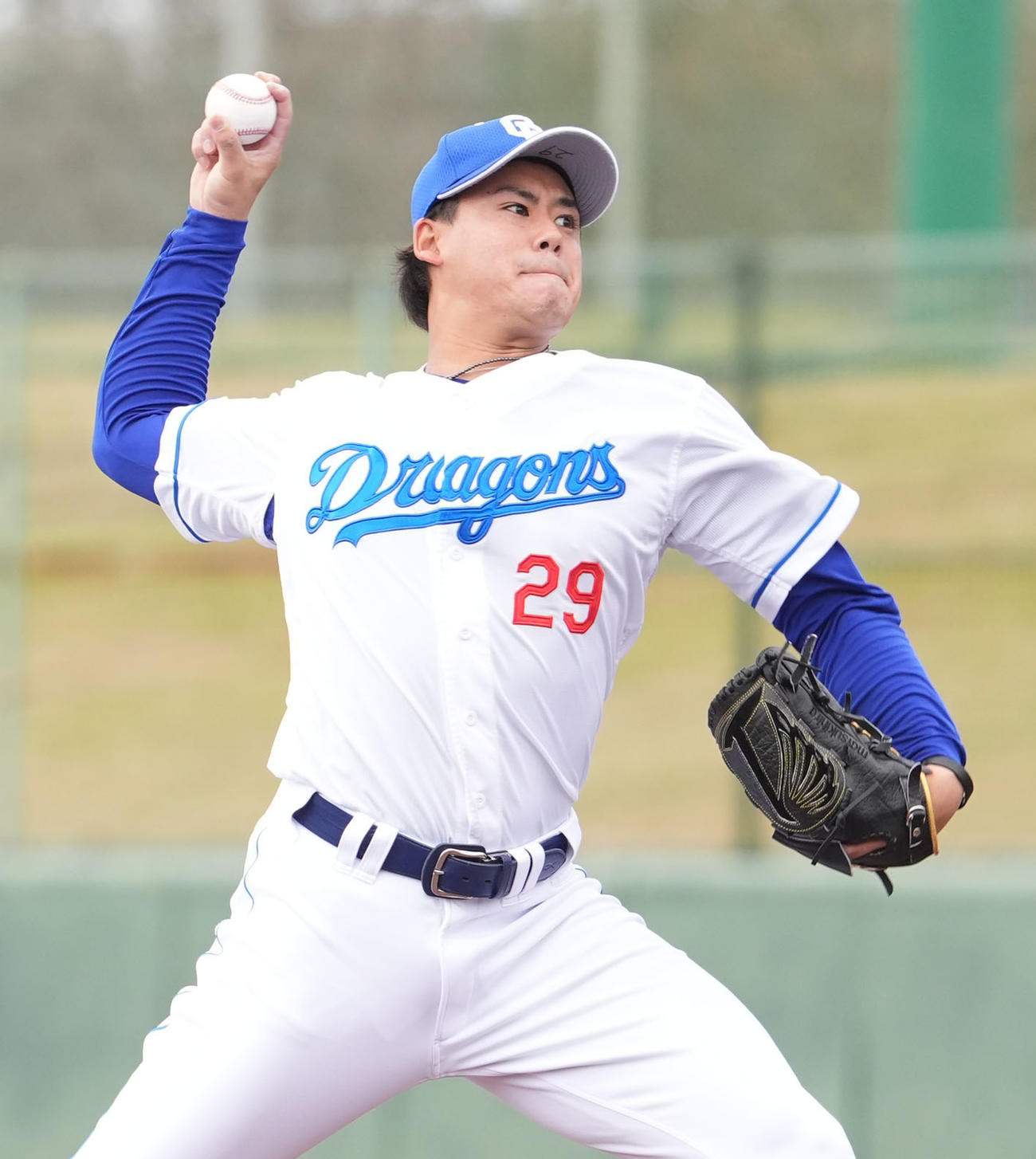 中日対DeNA 1回表、登板する中日先発の松木平（撮影・森本幸一）