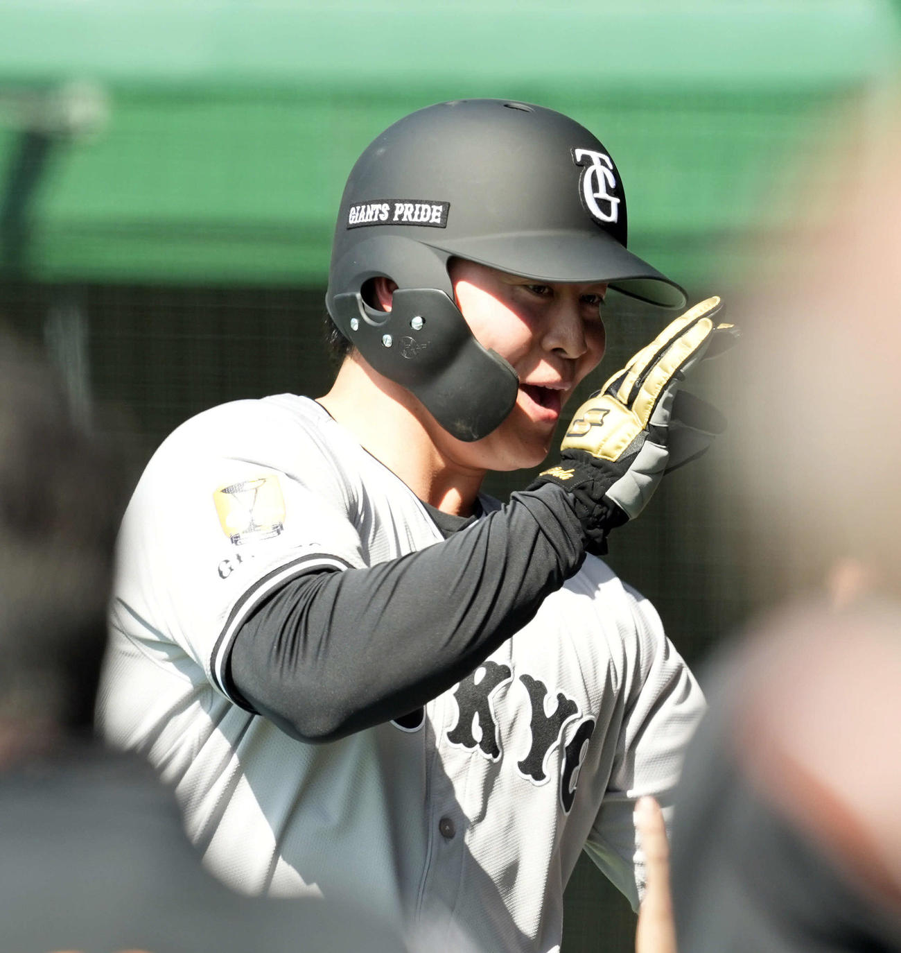 4回表紅組1死二塁、ティマの中前打で生還した岡田（撮影・たえ見朱実）