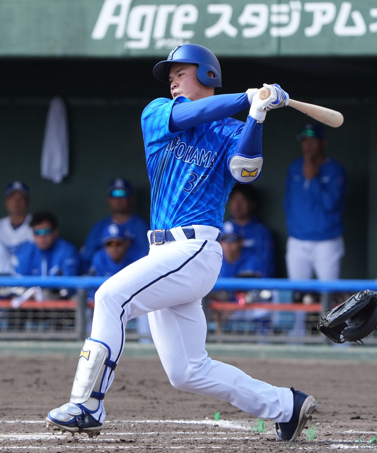 中日対DeNA 3回表DeNA2死一、三塁、三塁適時安打を放つ加藤（撮影・森本幸一）