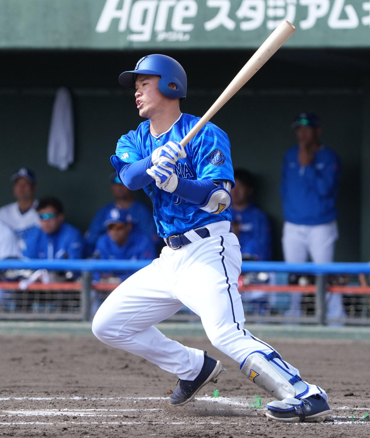 中日対DeNA 3回表2死一、三塁、三塁適時安打を放つDeNA加藤（撮影・森本幸一）