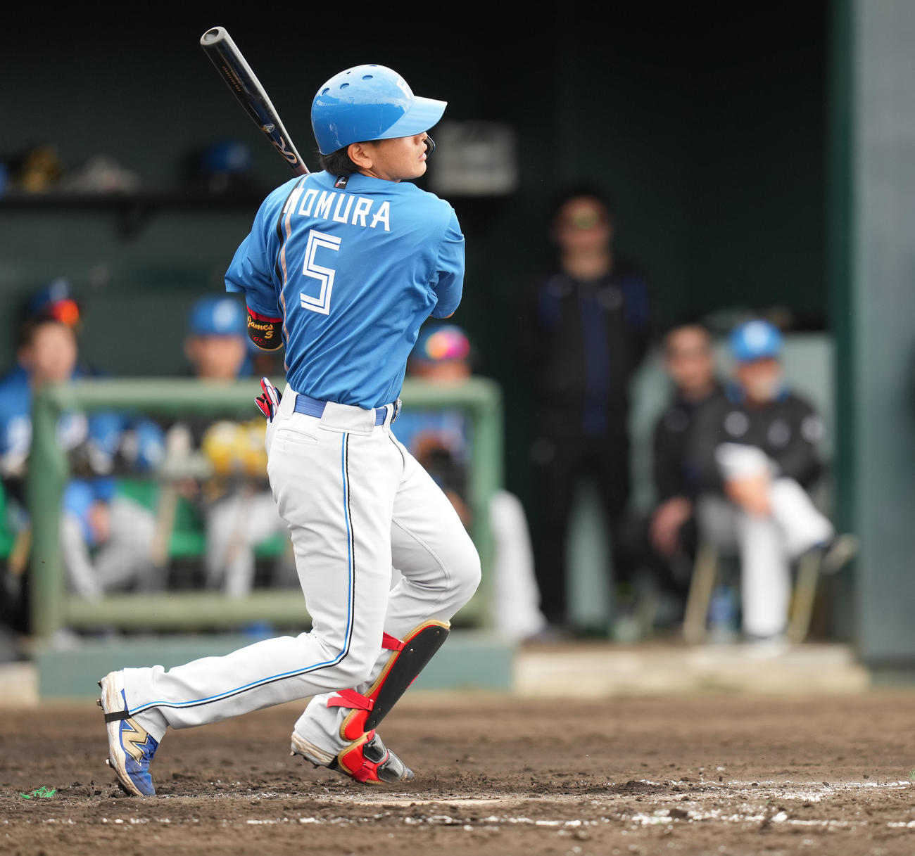 楽天対日本ハム　2回表日本ハム2死一、二塁、中前適時打を放つ野村（撮影・鈴木みどり）