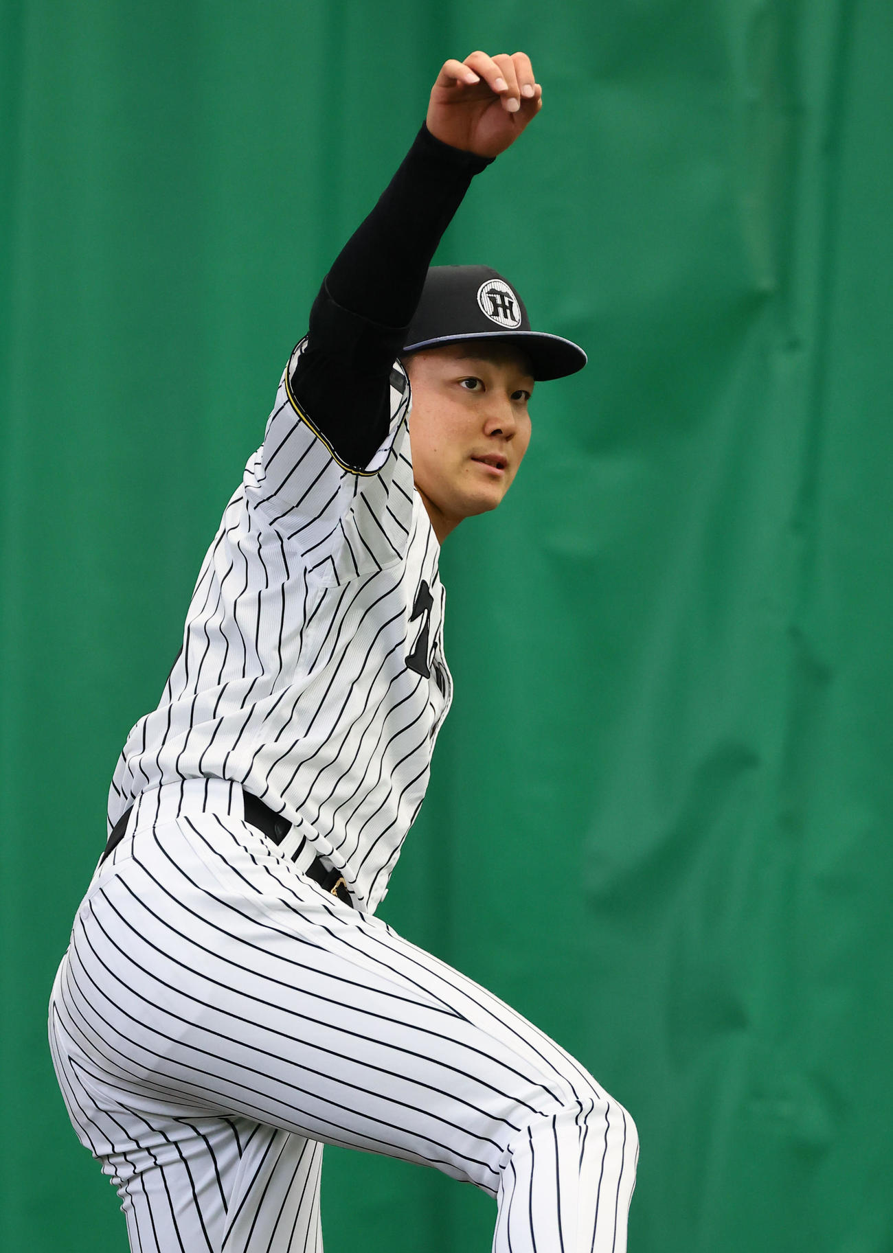 ブルペンで投球練習をする木下（撮影・藤尾明華）
