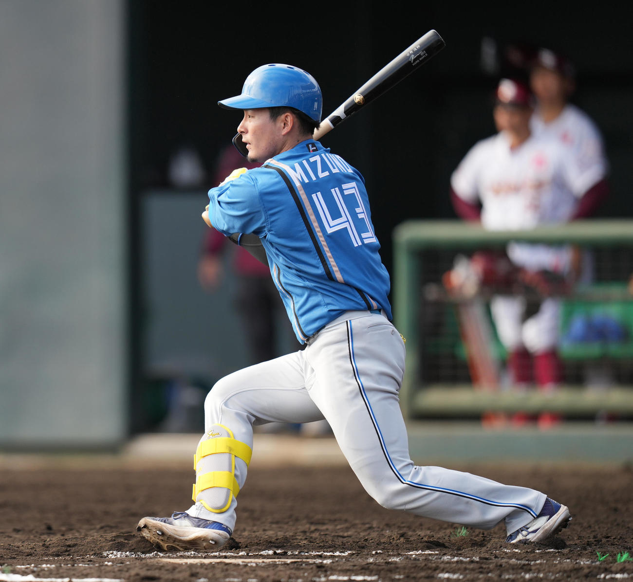 楽天対日本ハム　7回表日本ハム1死、三塁打を放つ水野（撮影・鈴木みどり）