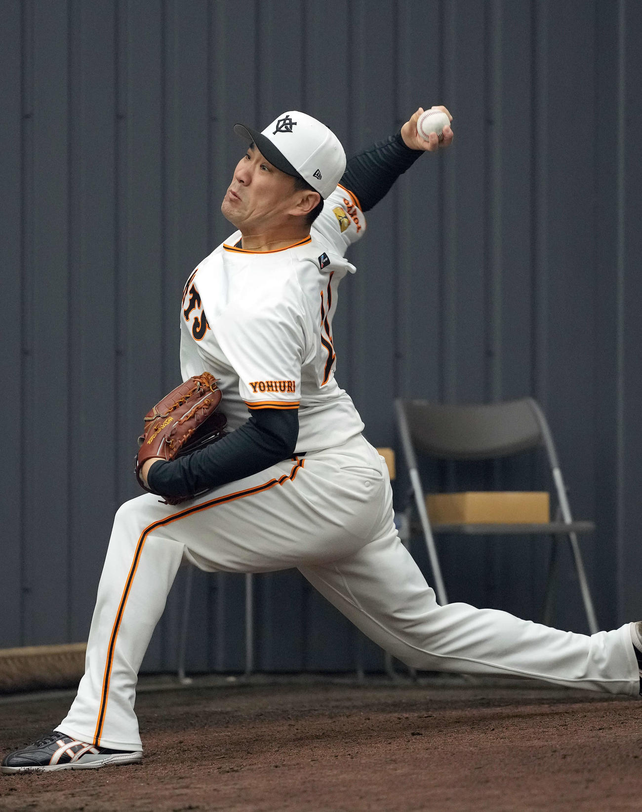 ブルペンで投球練習を行った巨人田中将（撮影・たえ見朱実）