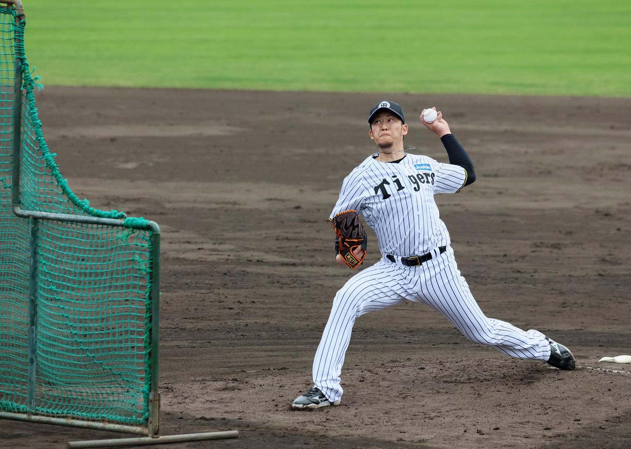 打撃練習に登板した岩貞（撮影・加藤哉）