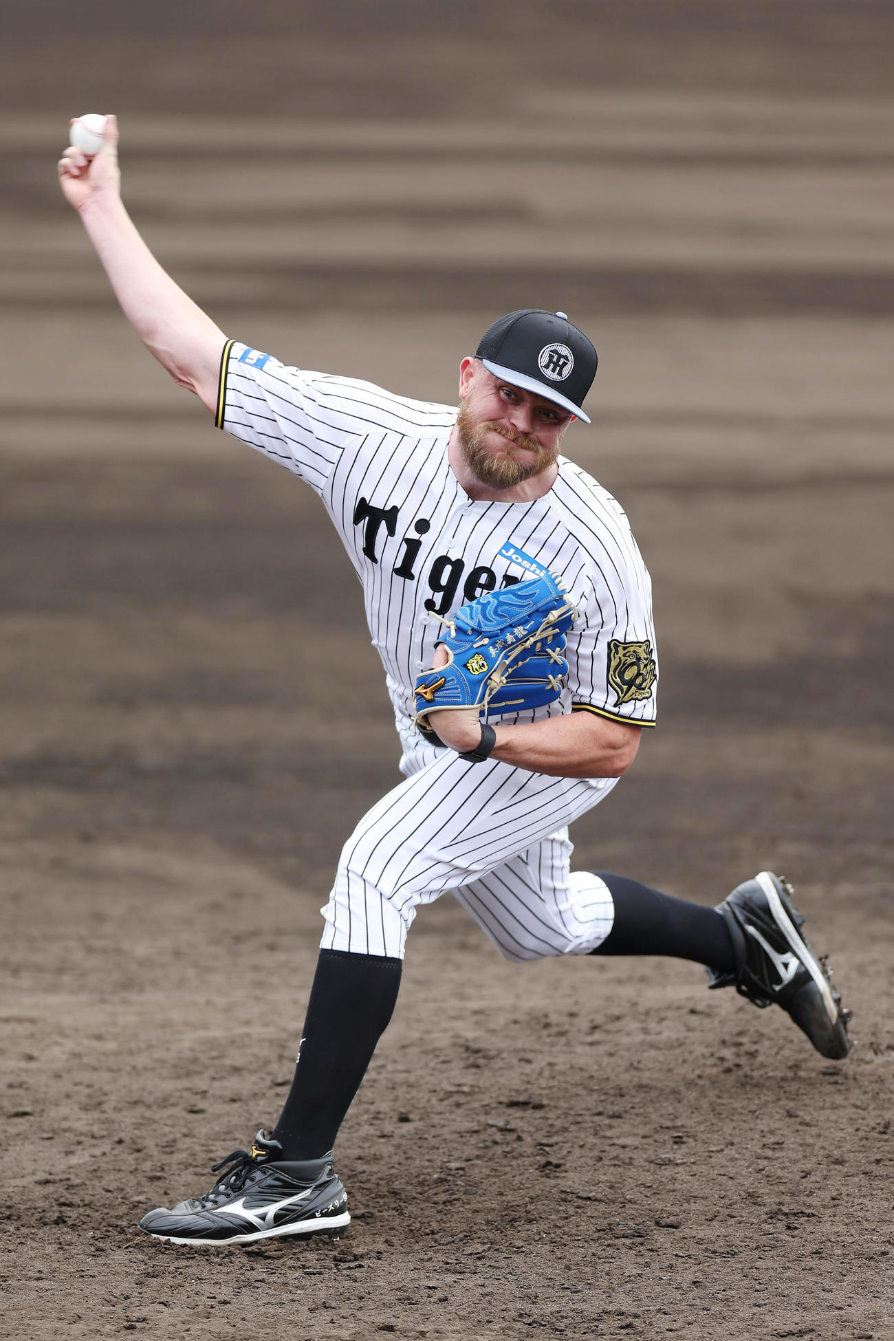 ライブBPに登板する阪神ビーズリー（撮影・前田充）