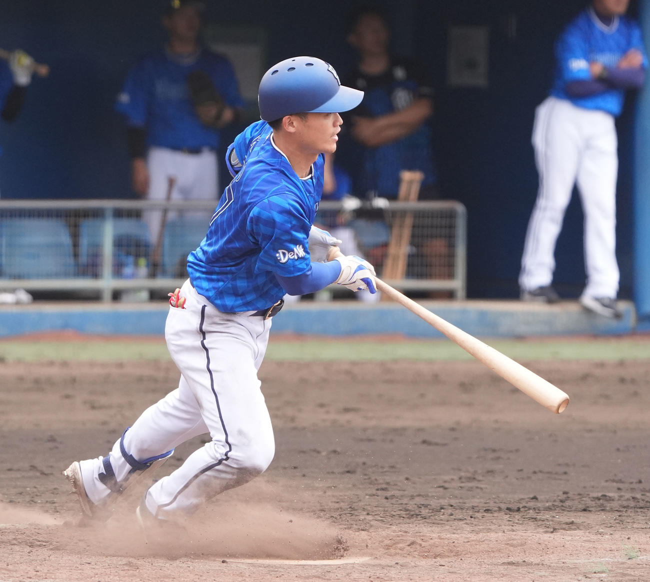 中日2軍対DeNA 4回表DeNA1死二、三塁、中前適時打を放つ加藤（撮影・森本幸一）