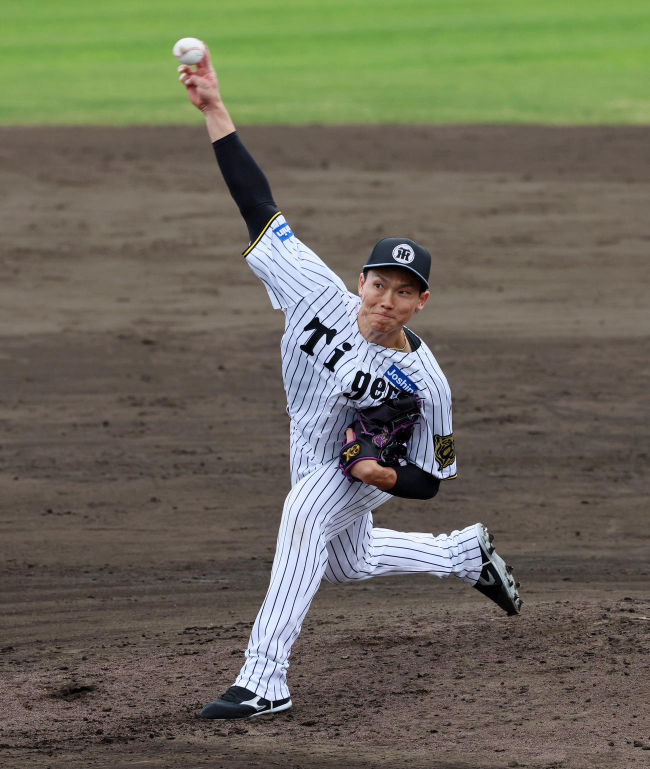 シート打撃練習に登板した湯浅（撮影・加藤哉）