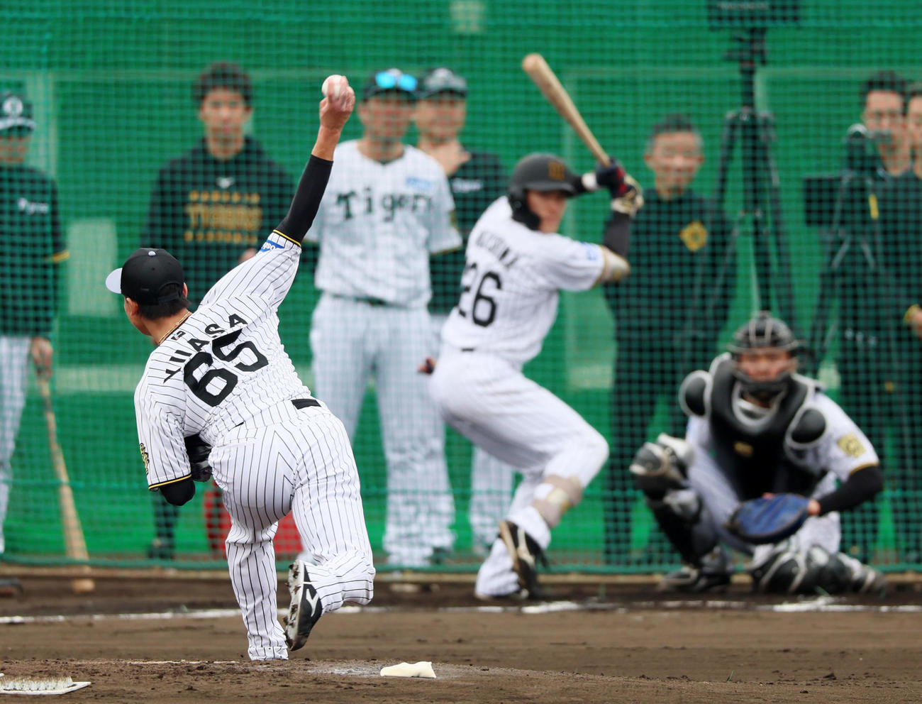 シート打撃で福島と対戦する湯浅（撮影・加藤哉）