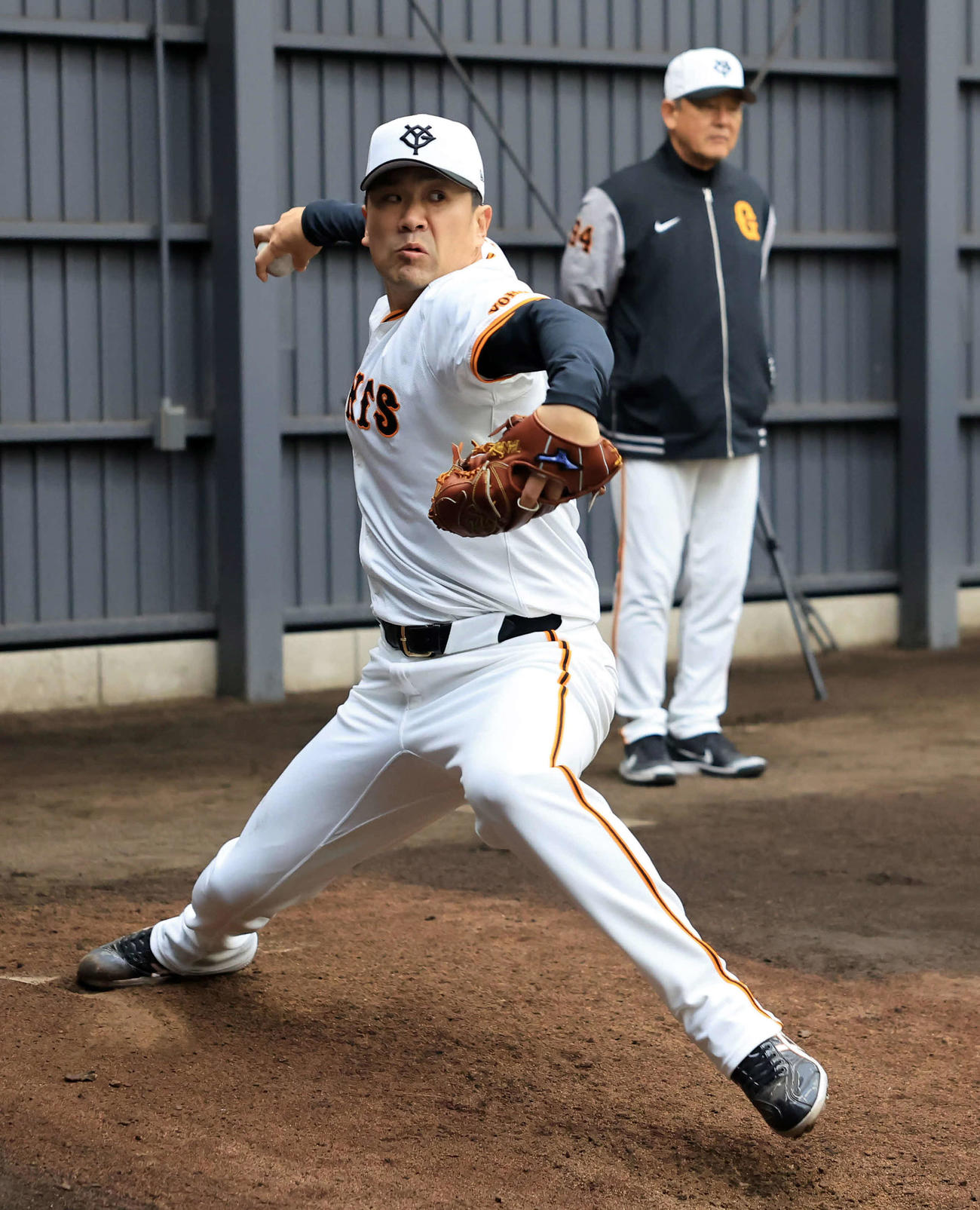 ブルペン投球する巨人田中将（撮影・浅見桂子）