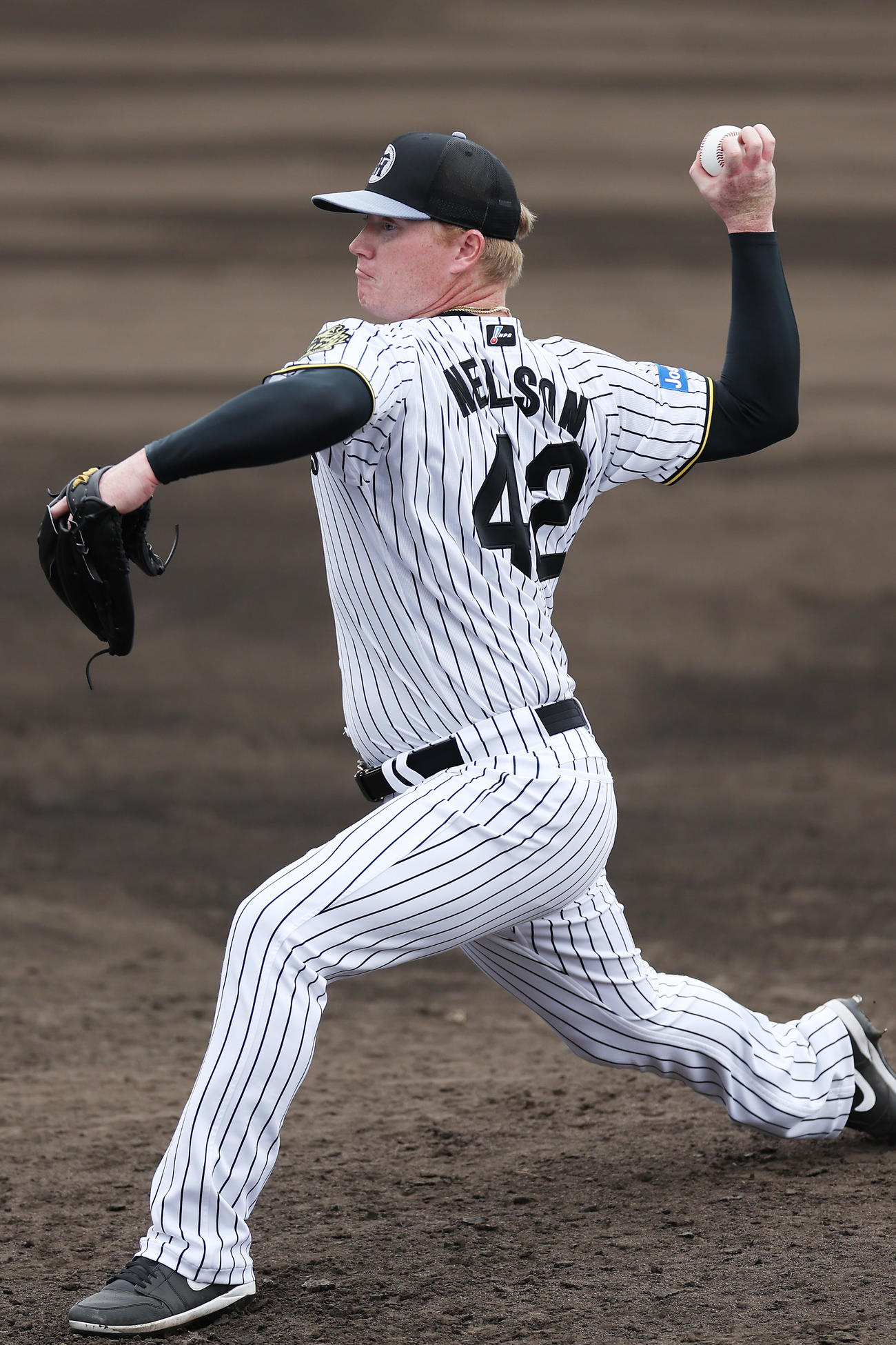 ライブBPに登板し、ナックルを投じる阪神ネルソン（撮影・前田充）