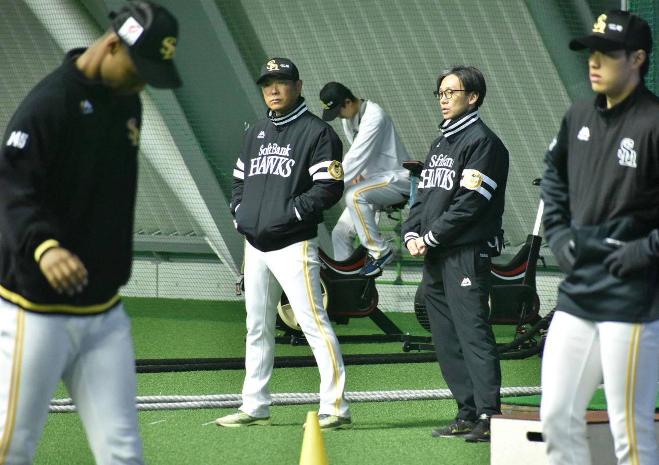 筑後のC組キャンプを視察する小久保監督