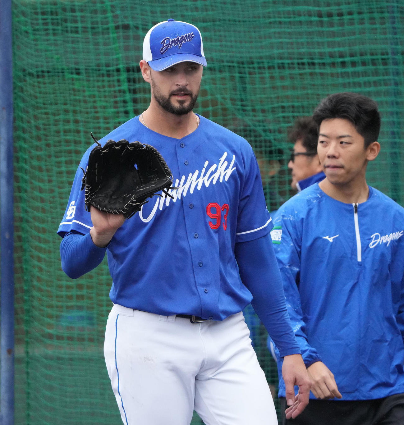 シート打撃練習登板を終え引き揚げるするマラー（左）（撮影・森本幸一）