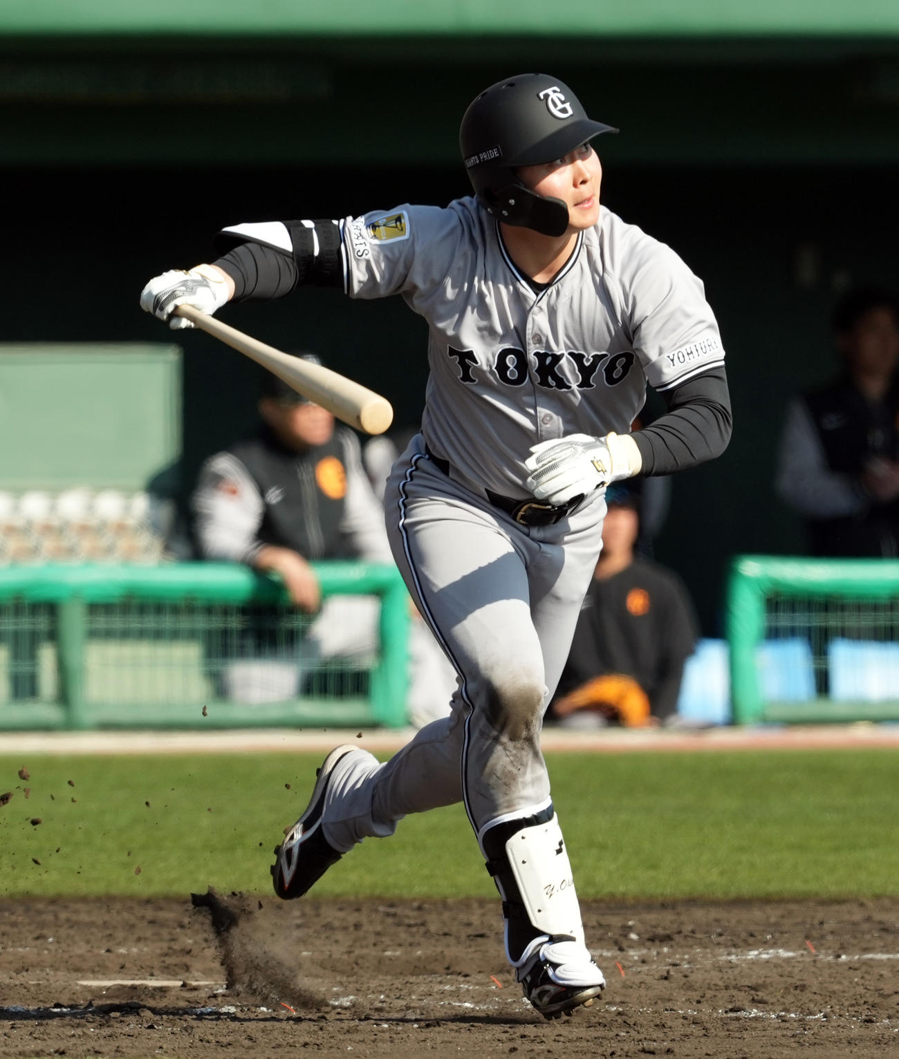 25年2月11日　10回表紅組無死満塁、走者一掃の適時二塁打を放った岡田（撮影・たえ見朱実）